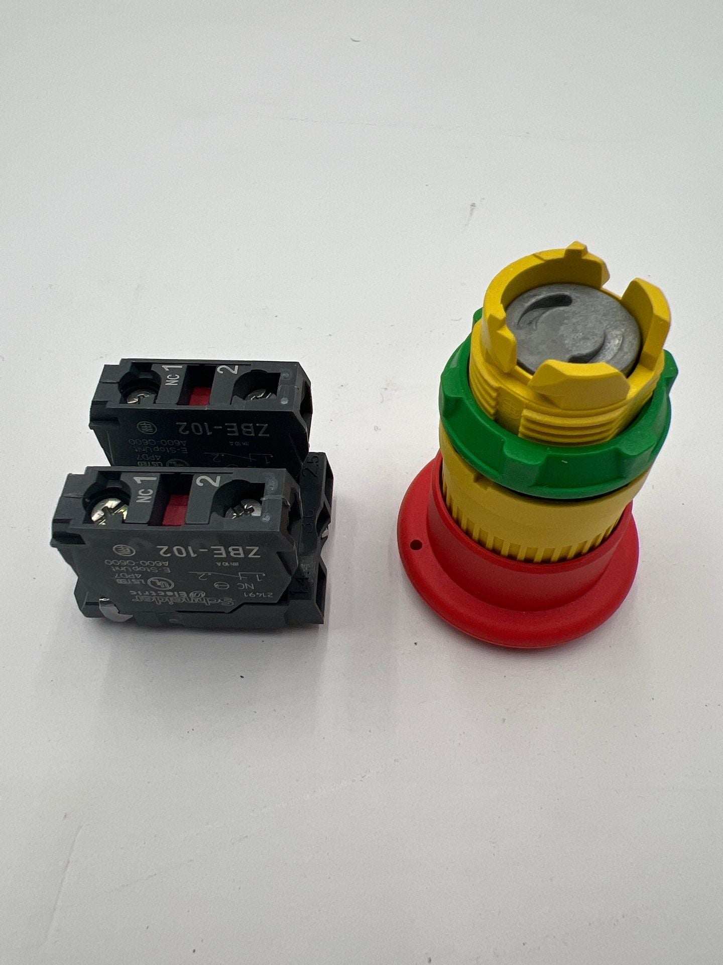 Square D ZB5AT84+ZB5AZ104 New