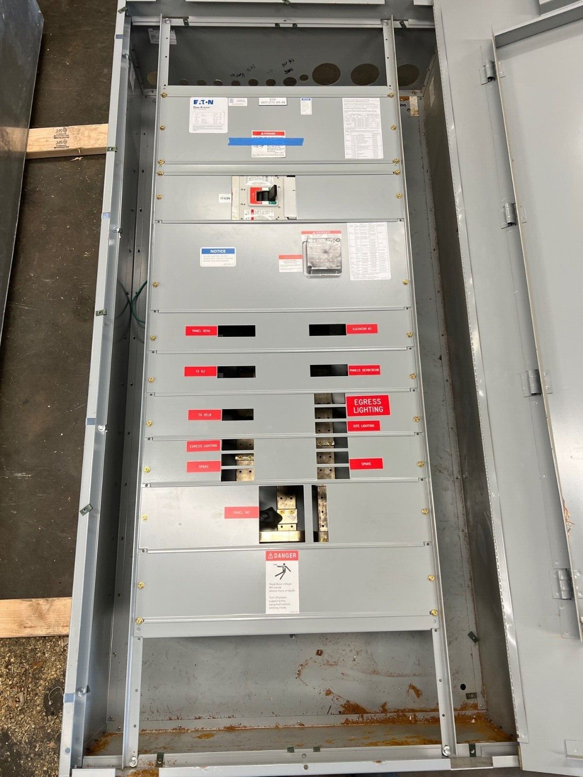 Eaton PRL4 Panelboard 600A 480/277V 3PH 4W 24 Cir Indoor Encl MCB LGH3630NN P649 Used