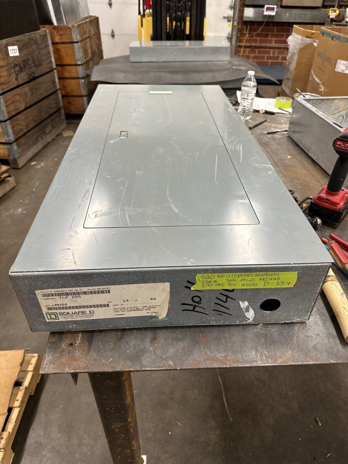 Square D NF Panelboard 250A 600Y/347V 3PH 4W 42 Circuit Indoor Encl Main Lug MLO P354 Used