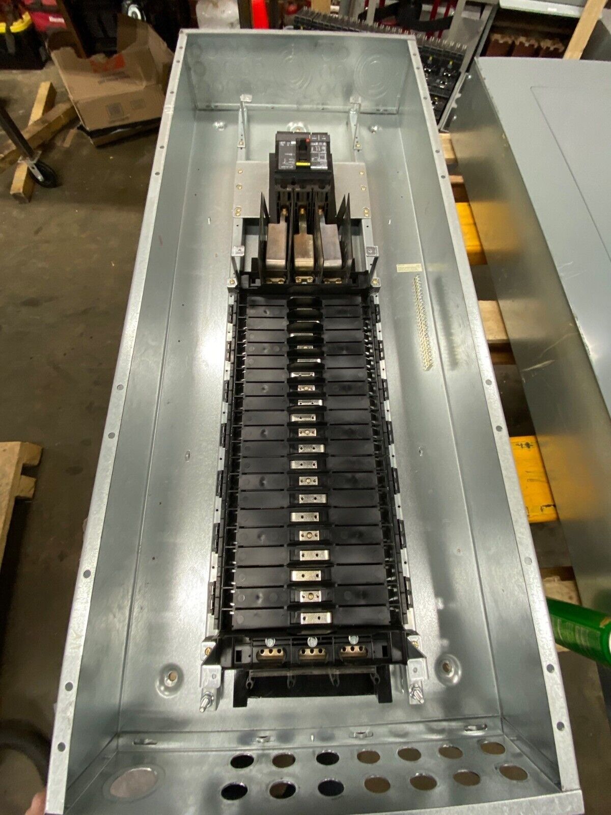 Square D NF Panelboard 100A 480V 3PH 3W 42 CIR Main Breaker HDP36100 MCB NEMA 1 P444 Used