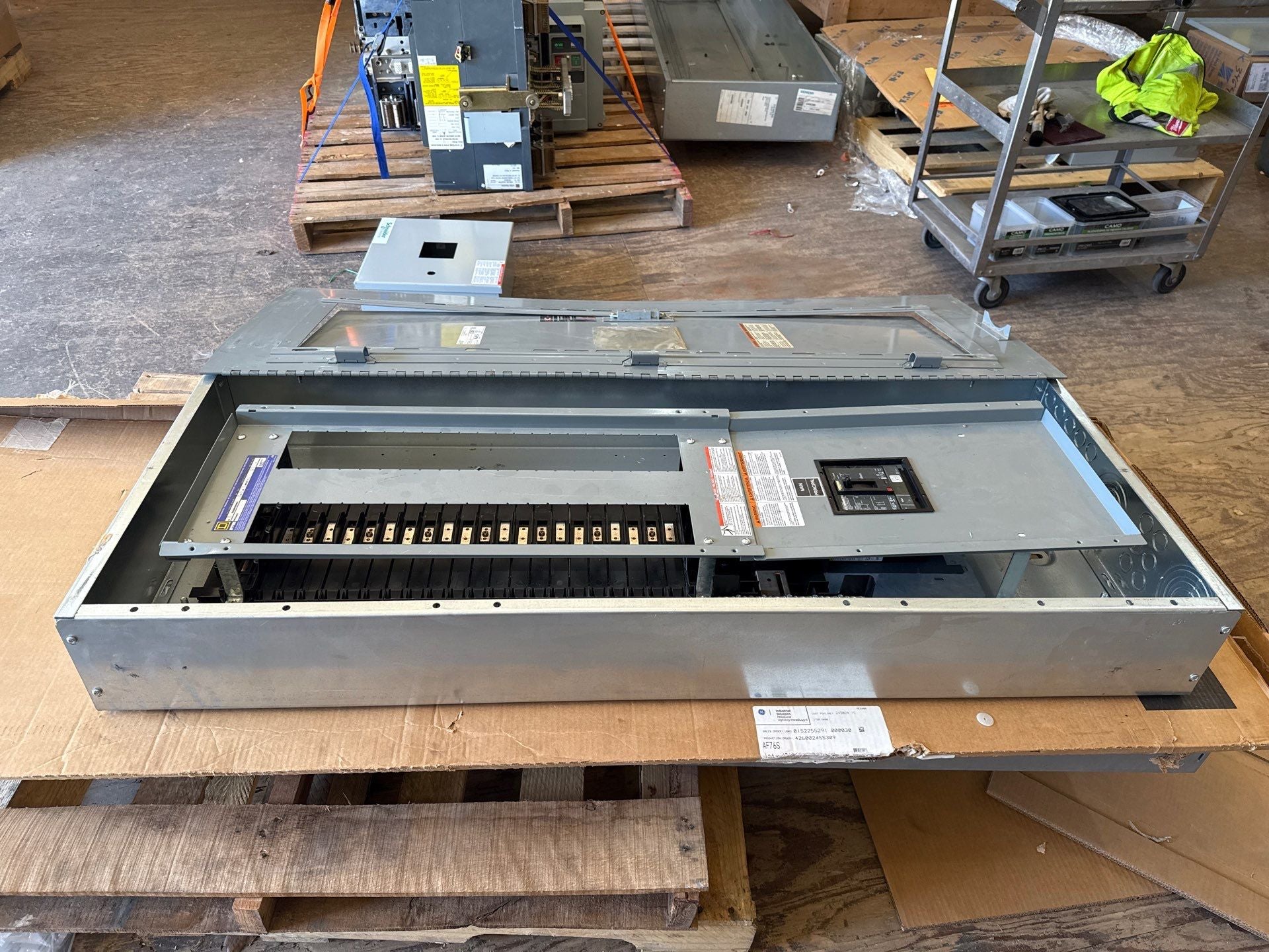 Square D NF Panelboard 30A 480Y/277V 3PH 4W 42 Space Main HJP36030 MCB Indoor New