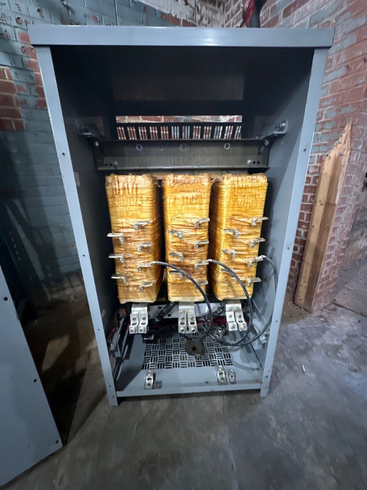 Eaton V48M28T22L Used