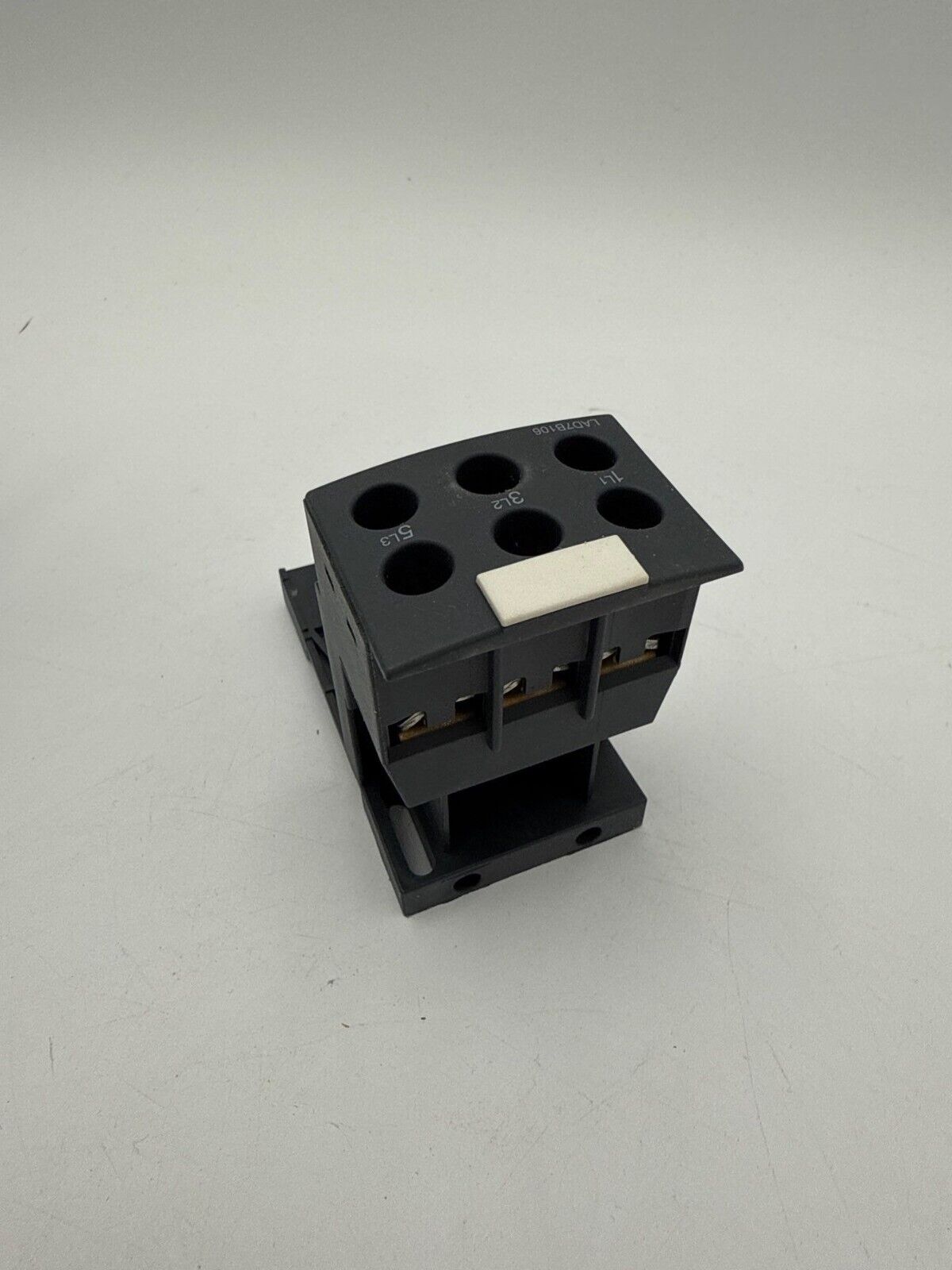 Schneider LAD7B106 New