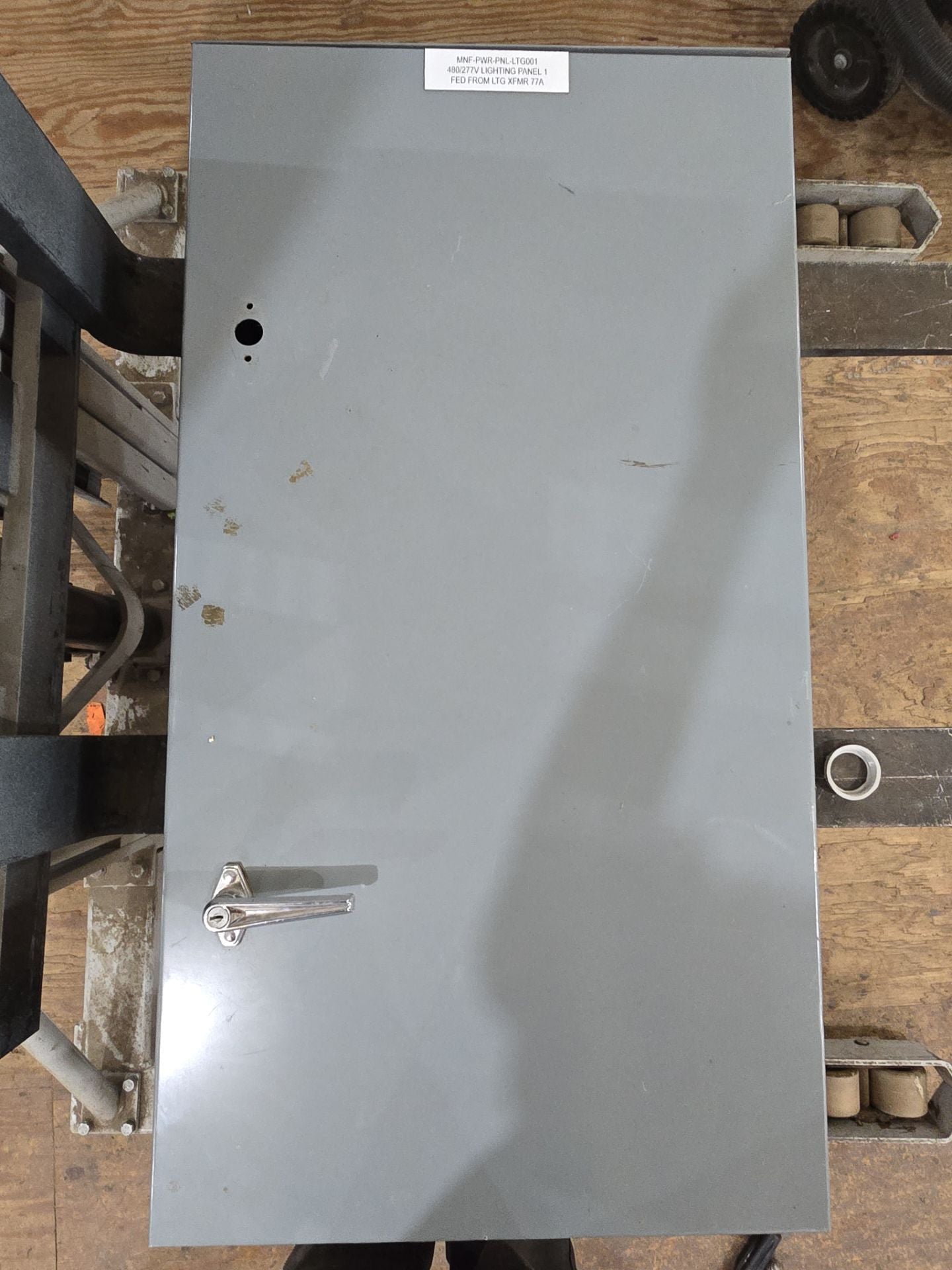 Square D NF Panelboard 100A 480/277V 3PH 4W 30 Cir MCB 3R Encl Outdoor Main EGB34100 Used