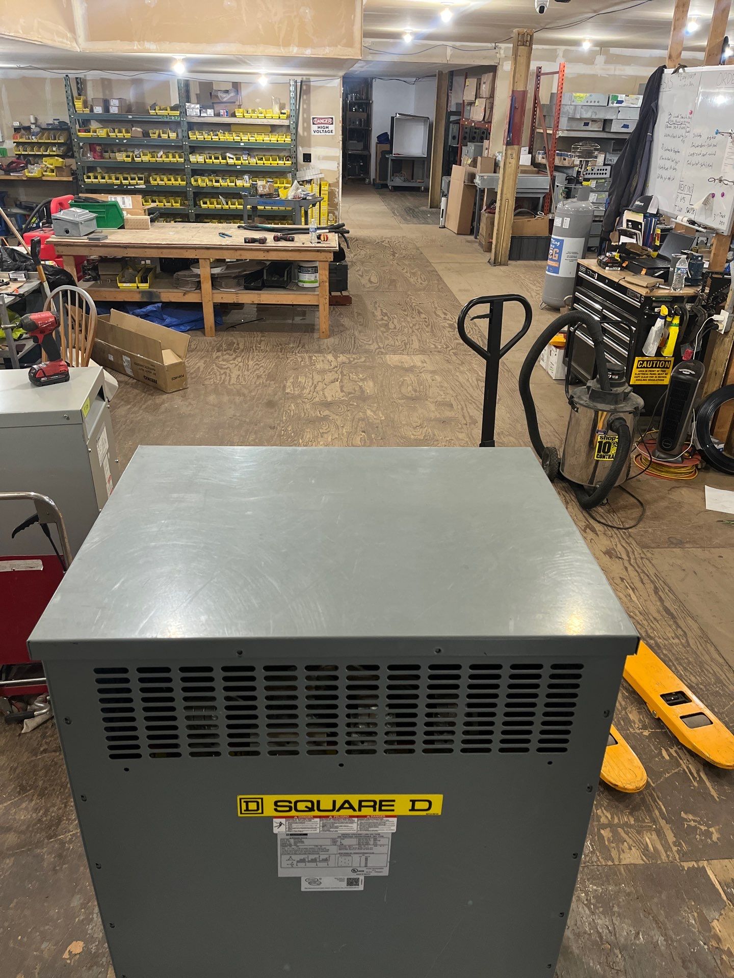 112.5kVA Square D EX112T3H Transformer Pri 480V Sec 208/120V 3PH Type 1 Used