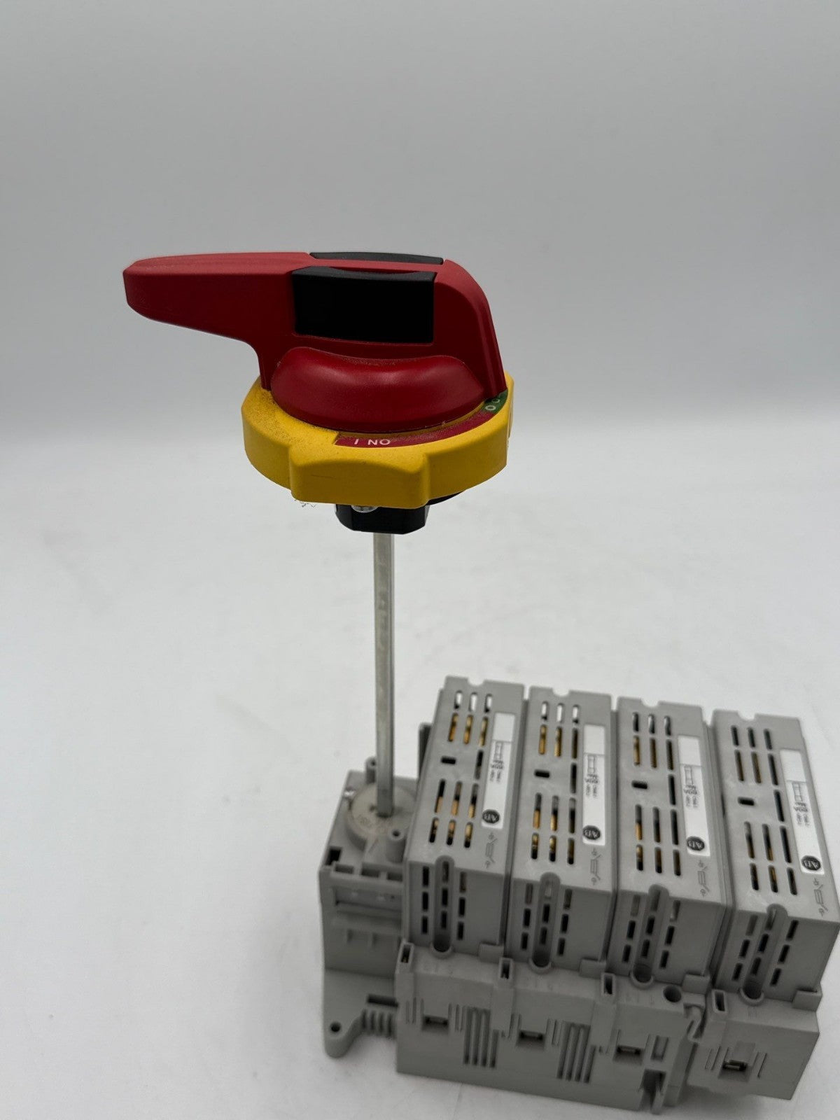 Allen Bradley 194R-J60-1753 Fusible Disconnect Switch 60A 3P 600V Handle 194R-PY Used