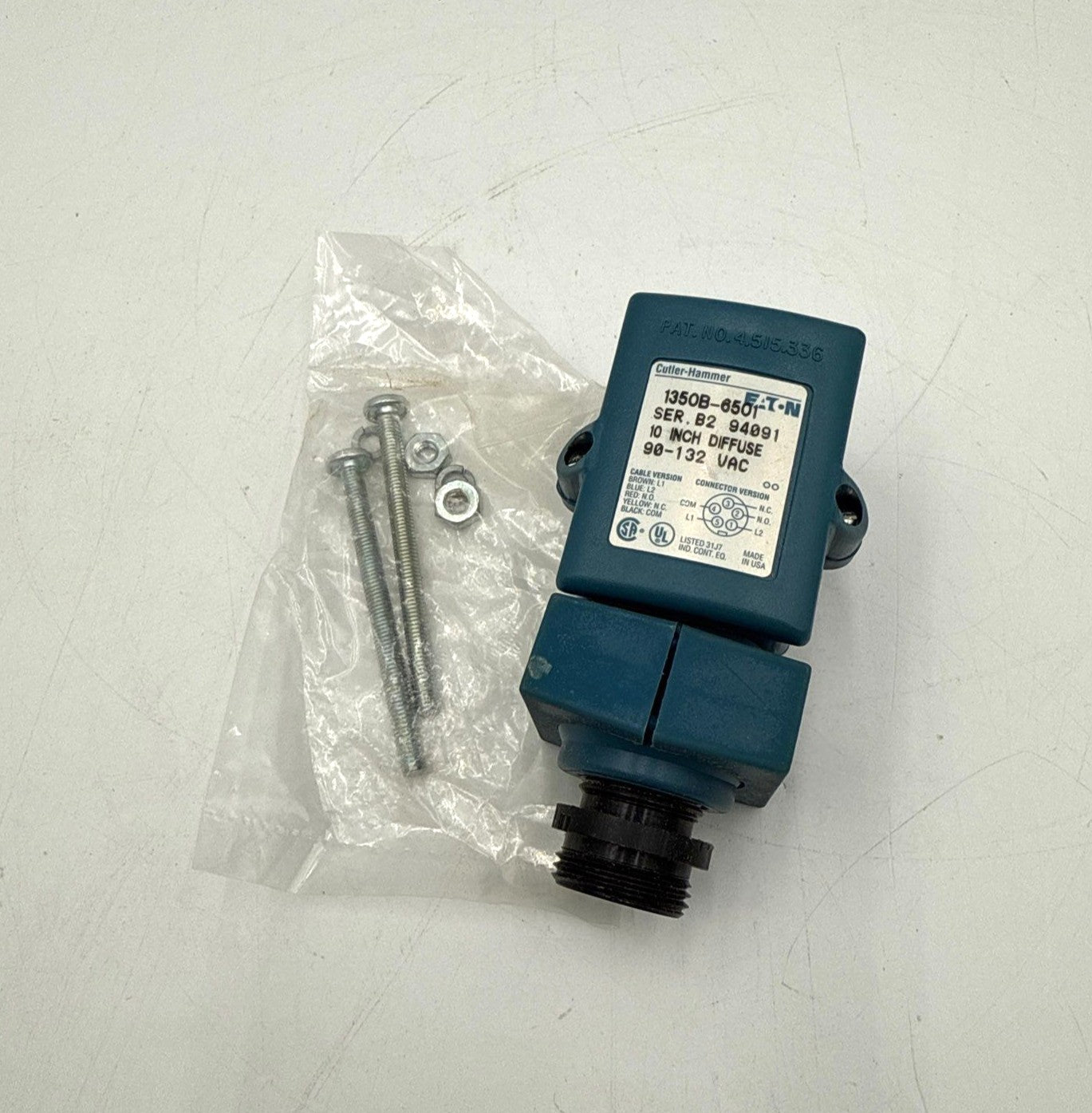 Eaton 1350B-6501 Ser B2 Photoelectric Connector 90-132V 10in Diffuse Reflective New