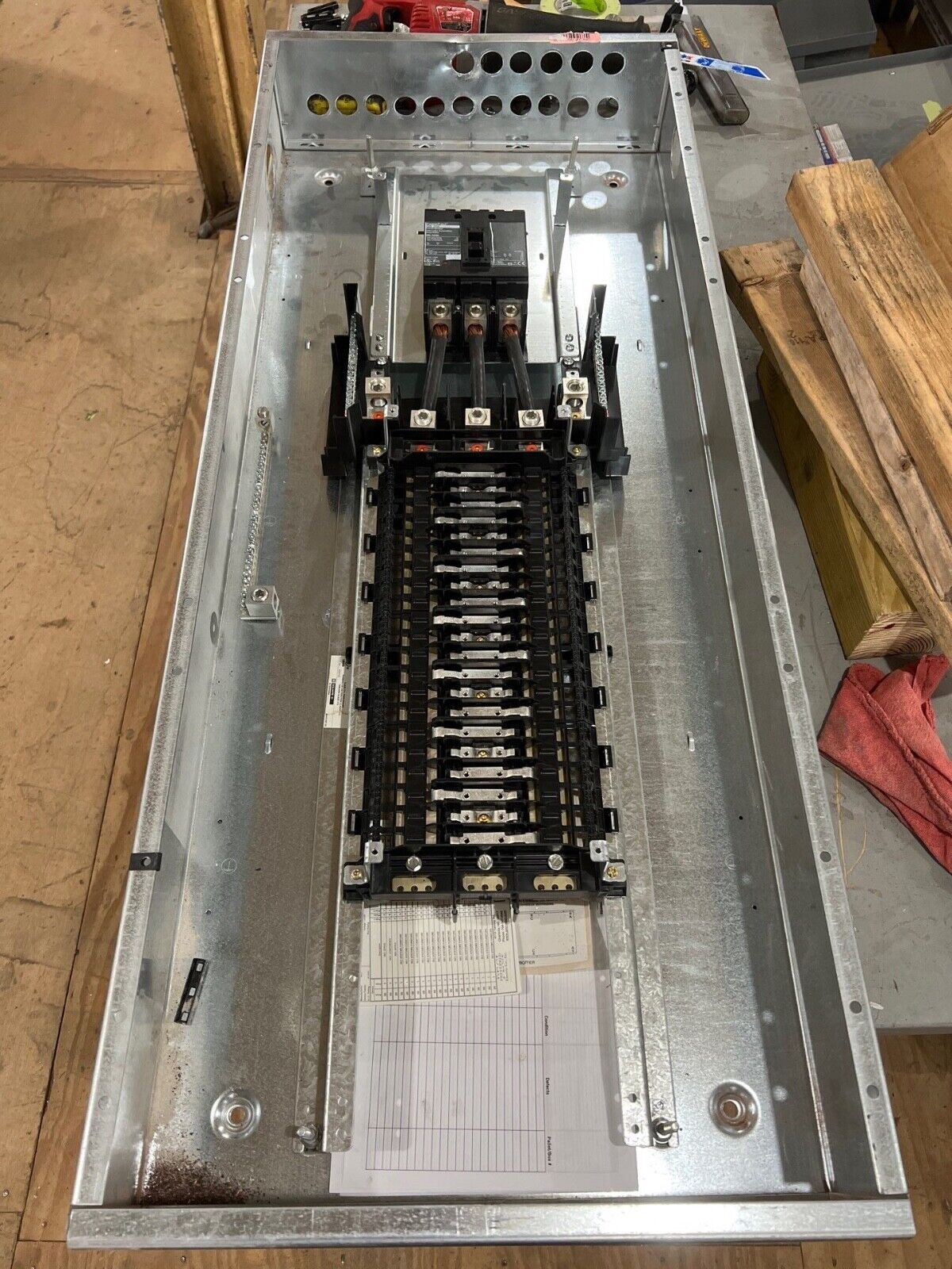 Square D NQOD442L2C Panelboard 225A 240V 3PH 4W 42 Cir Indoor Encl MCB QBL32200 P634 Used