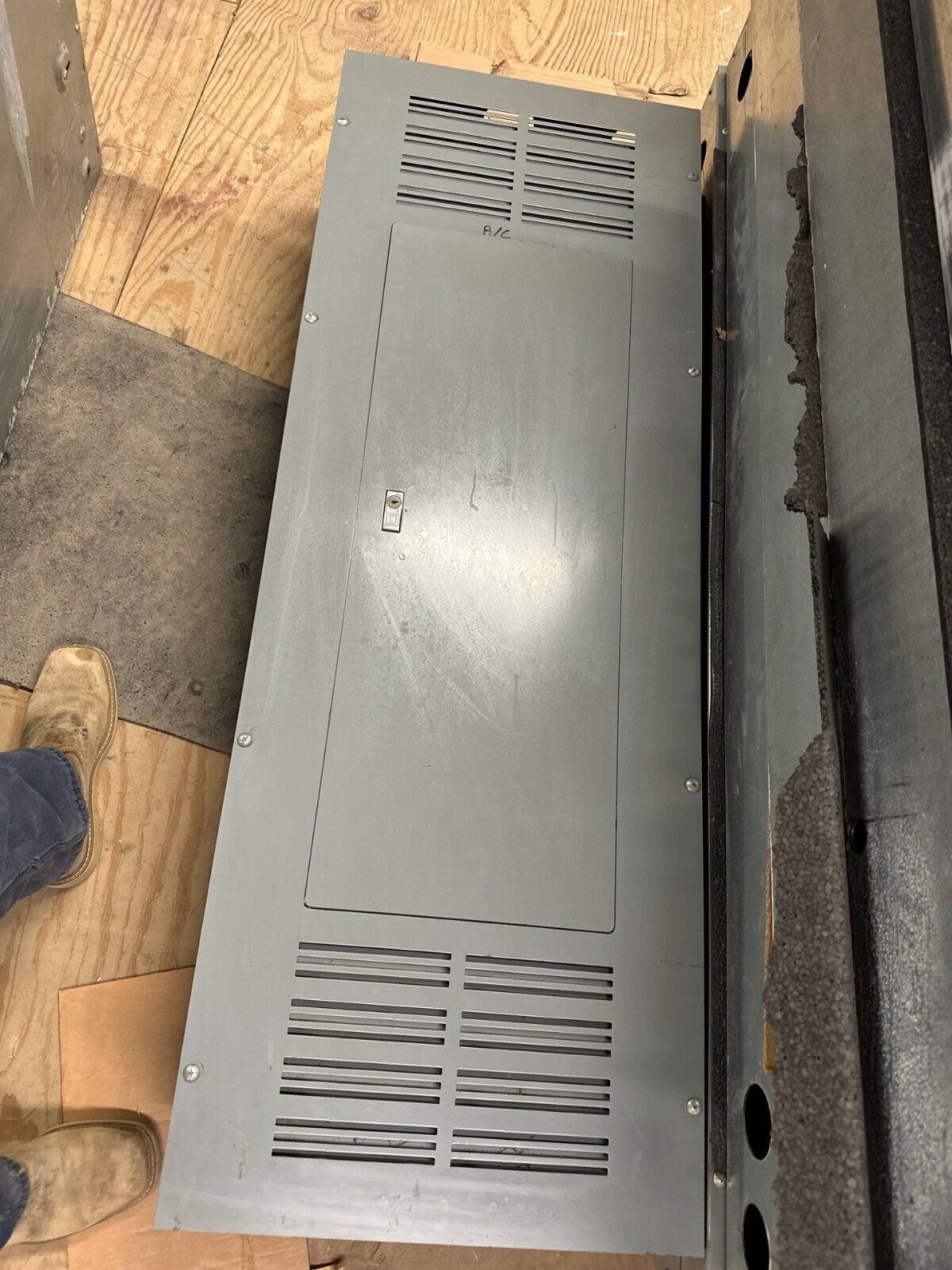 Square D NQOD442L400 Panelboard 400A 208Y/120V 3PH 4W Indoor Encl 42 Circuit MLO P470 Used