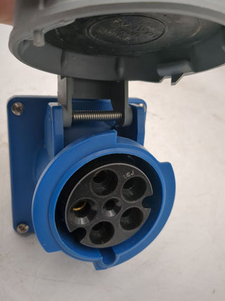 Hubbell 560R9W Used