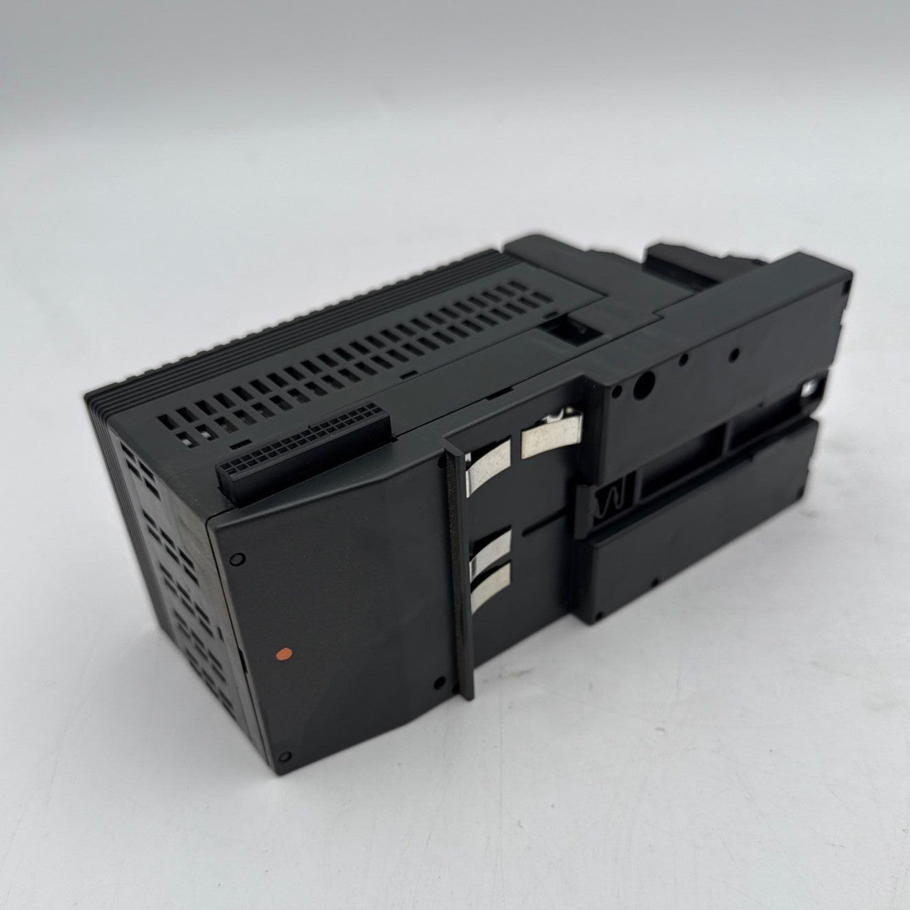 GE Fanuc IC200MDL750G VersaMax Output Module 0.5A 32 Point 12/24VDC Used