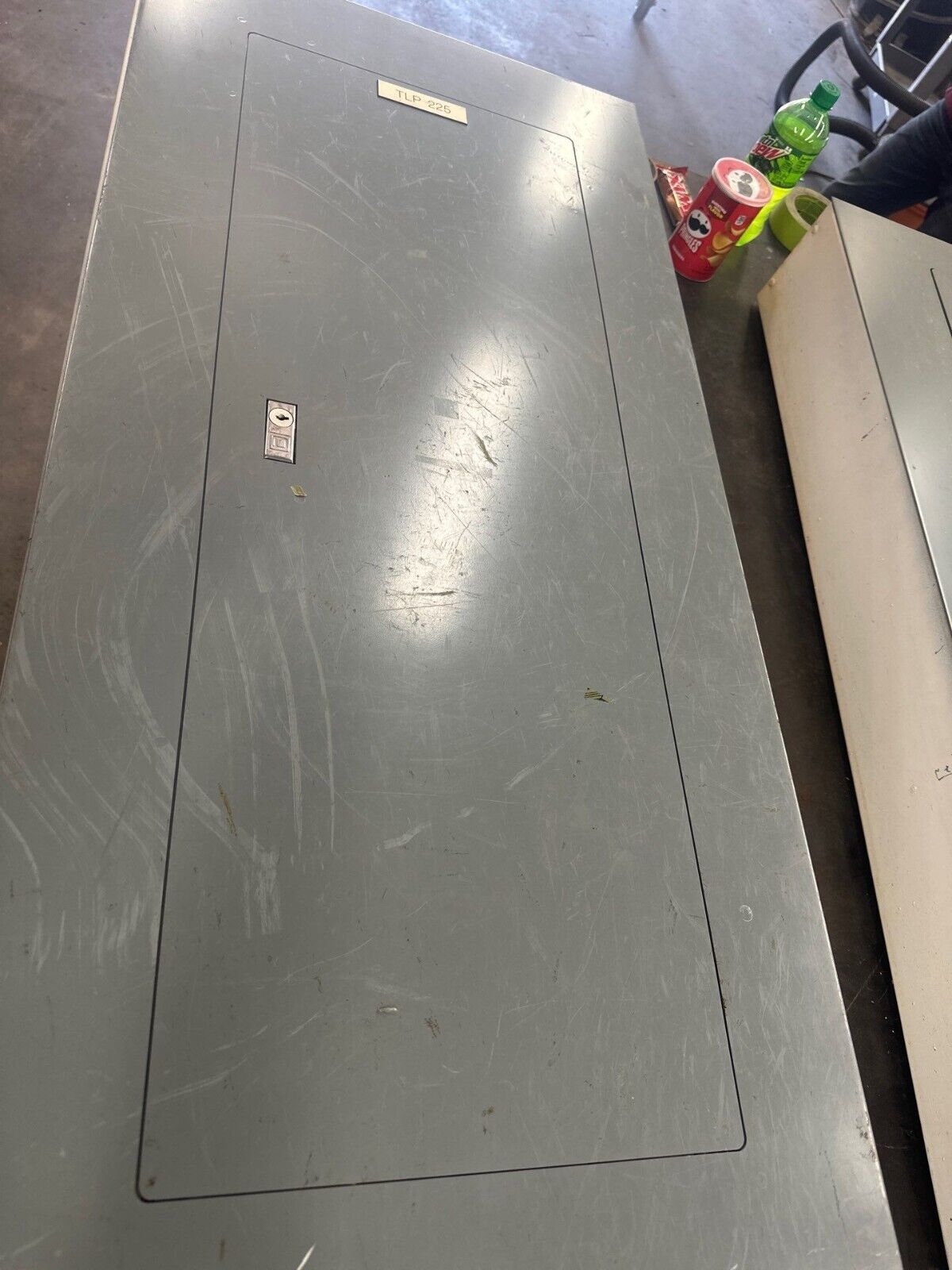 Square D NF Panelboard 250A 600V 3PH 4W 42 Cir Main Lug Panel Indoor Encl MLO P378 Used