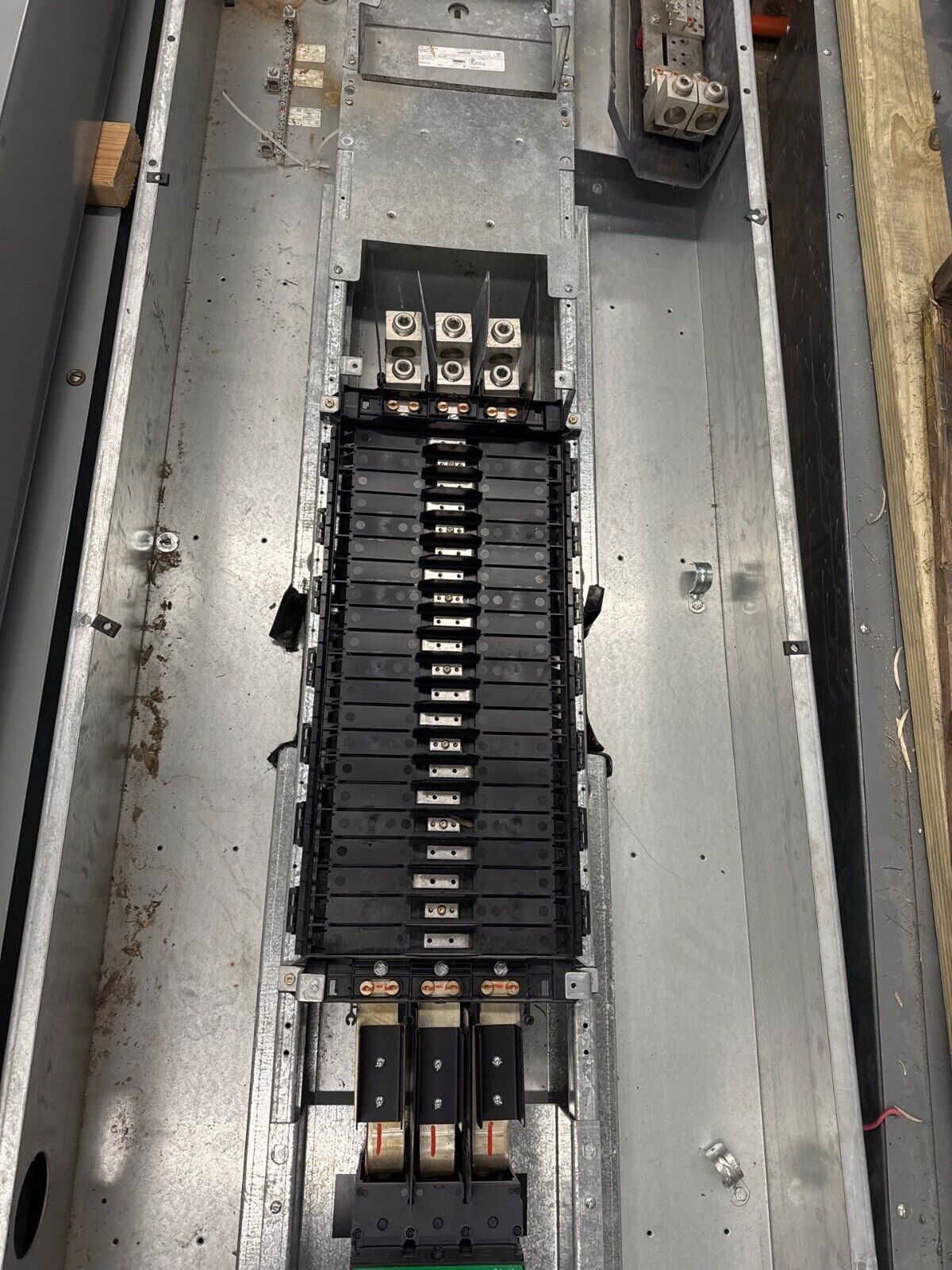 Square D NF Panelboard 600A 480Y/277V 3PH 4W 42 Cir Indoor Encl MCB LGP36600U31X P608 Used