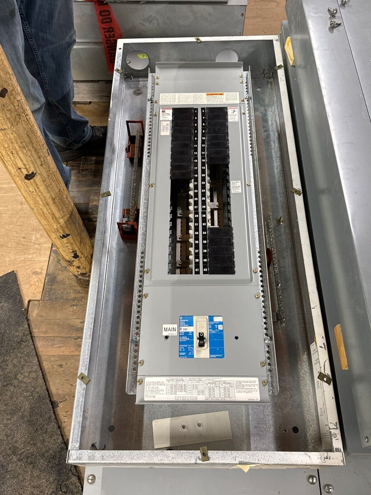 Cutler Hammer PRL1A Panelboard 100A 120/208V 3PH 4W Main EHD3100 MCB Indoor P682 Used