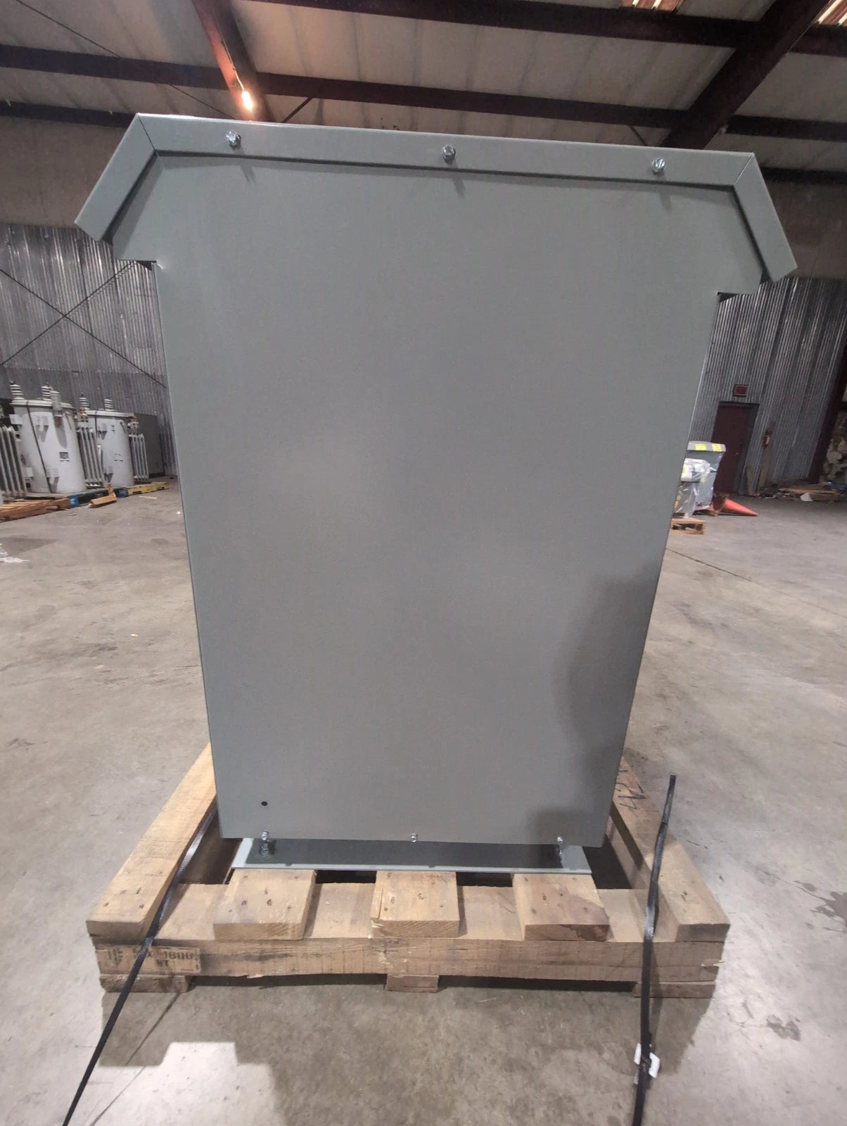 112.5KVA Siemens 3F3Y112K13FD16 Transformer Pri 480V Sec 208/120V 3PH 3R Encl New