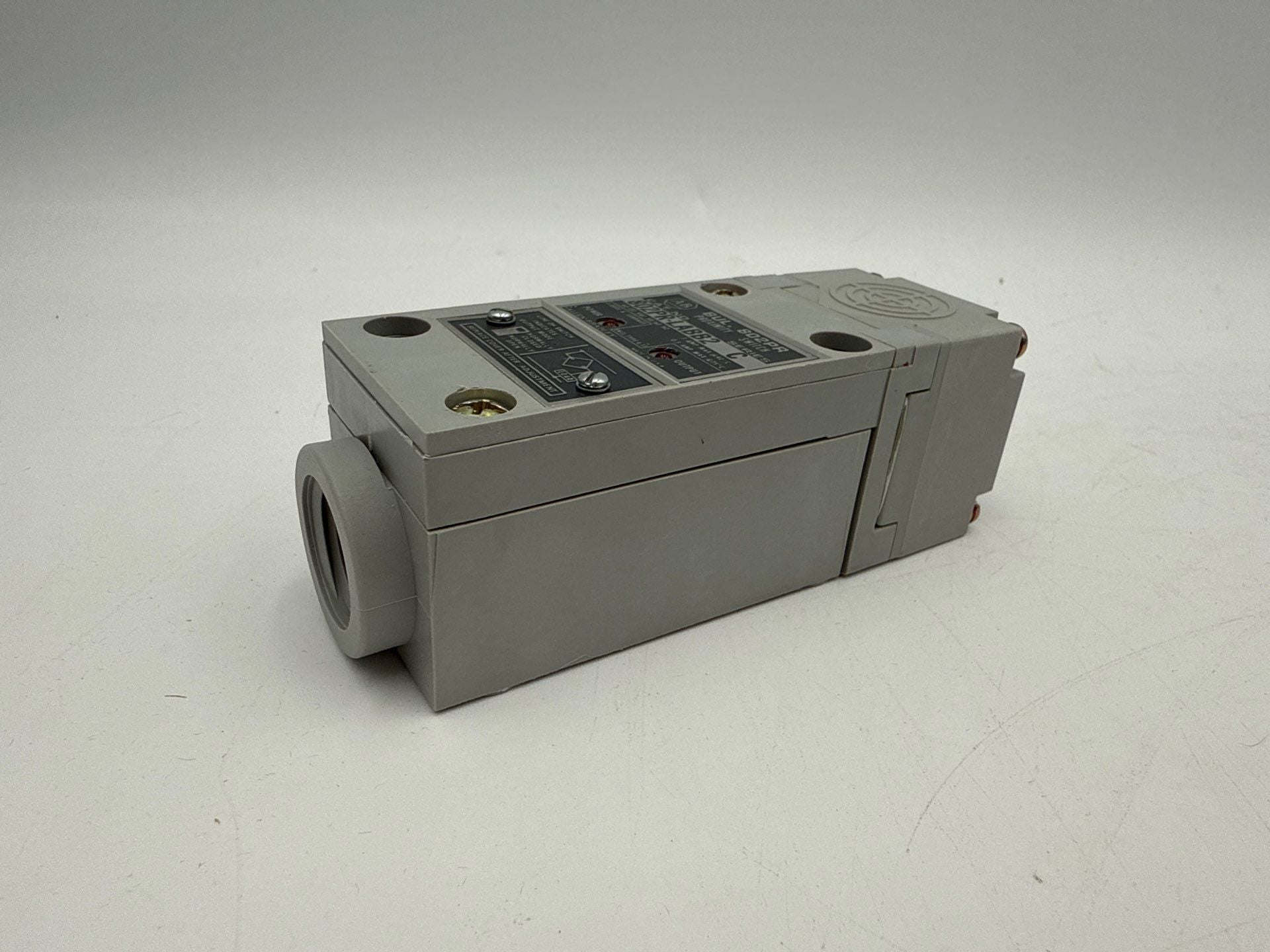 Allen-Bradley 802PR-LABB2 Ser C Contained Proximity Switch 60-132VAC New