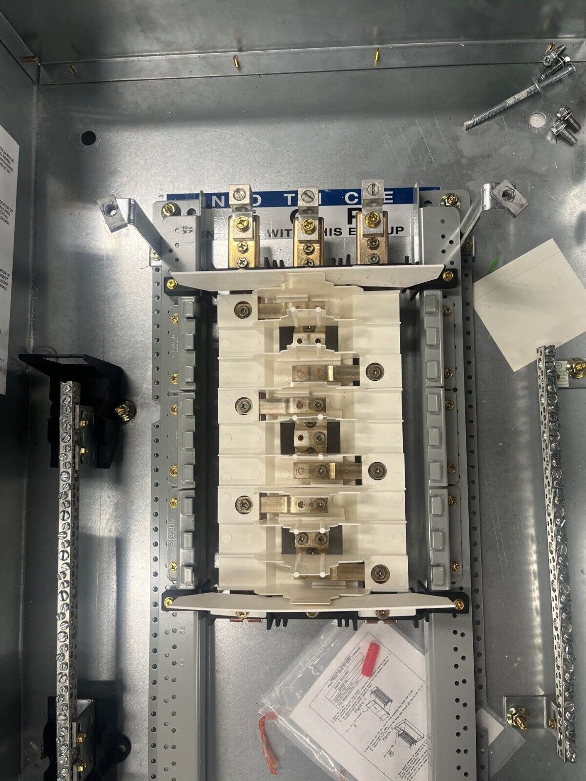 Eaton PRL2A Panelboard 100A 480/277V 3PH 4W Indoor Encl 18 Circuit MLO EZB2036R P576 Used
