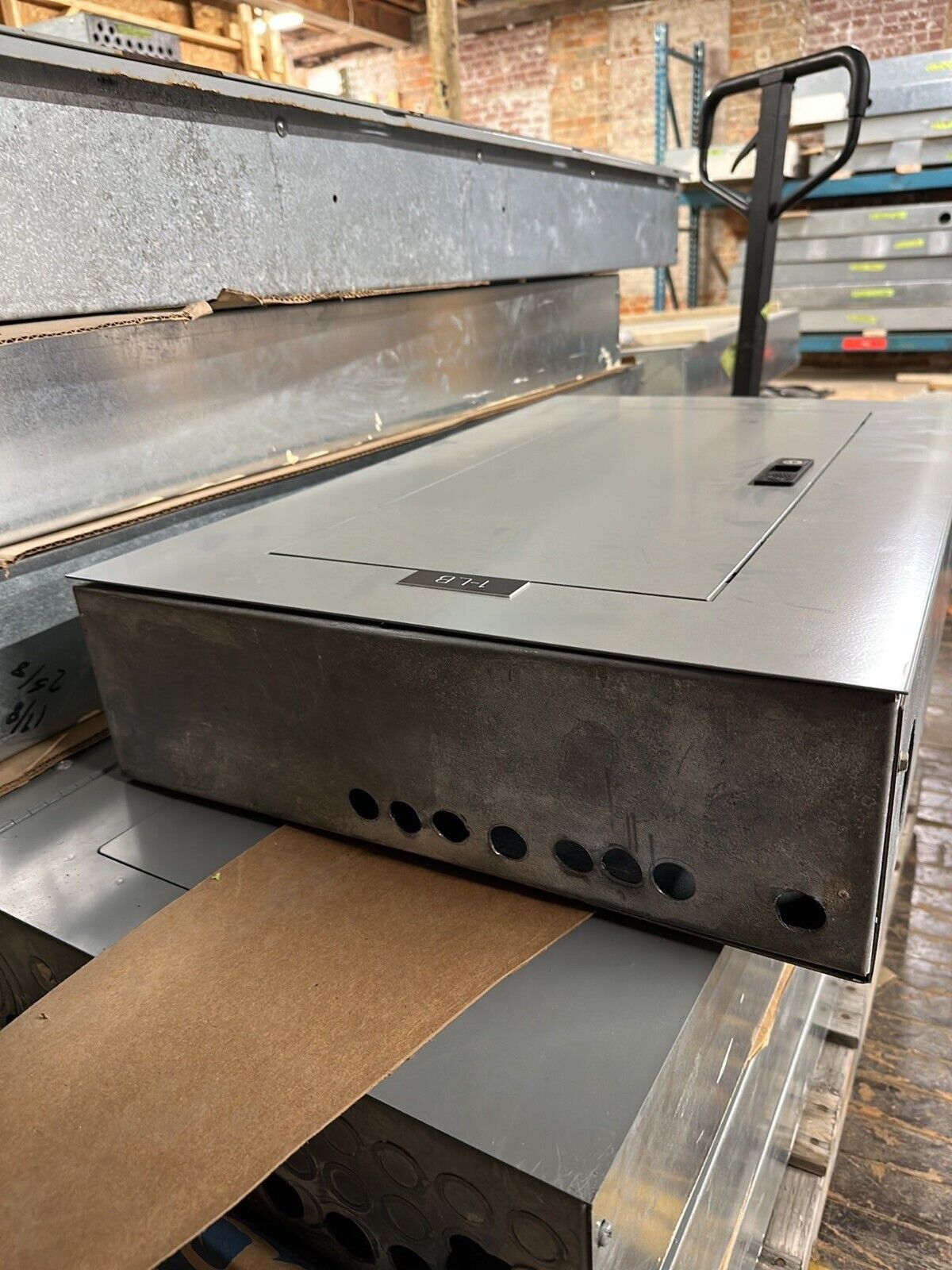 GE AEF3301MTX Panelboard 125A 208Y/120V 3PH 4W 30 Circuit 125 Amp MLO Box AB31B P241 Used