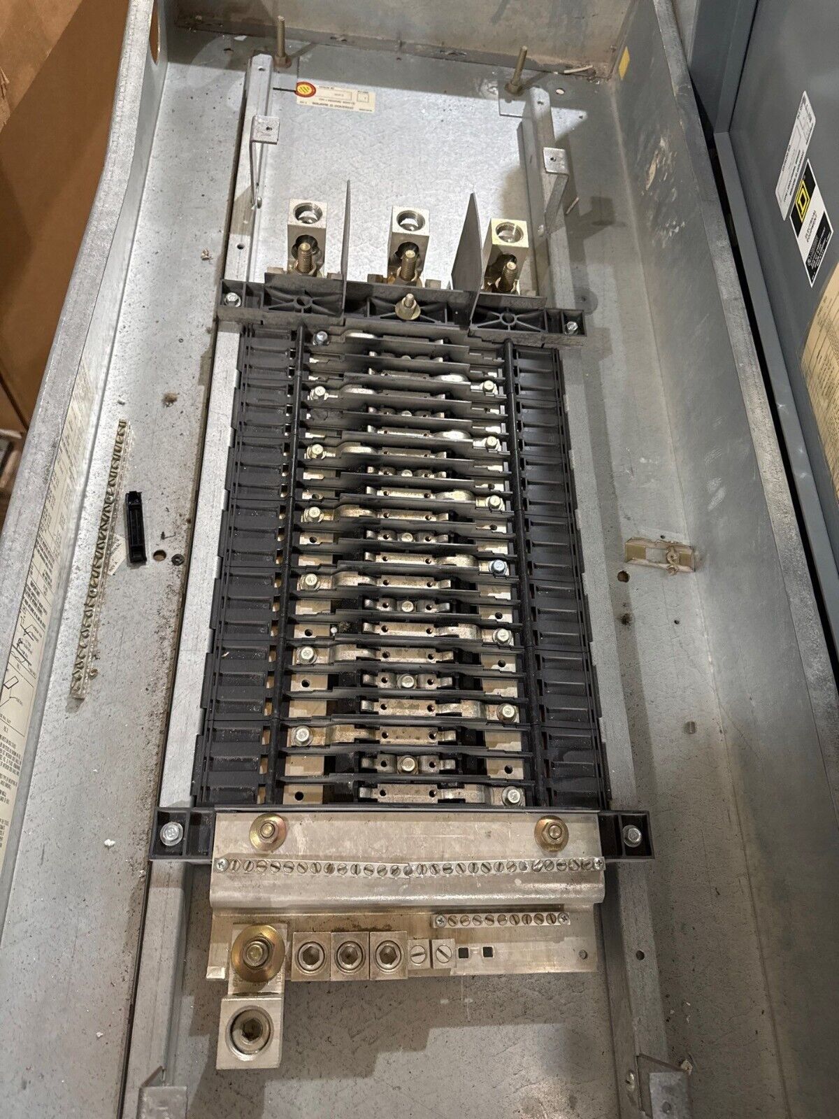 Square D NQOD Panelboard 400A 208/120V 3PH 4W 42 Circuit Indoor Encl MLO MH53 P624 Used