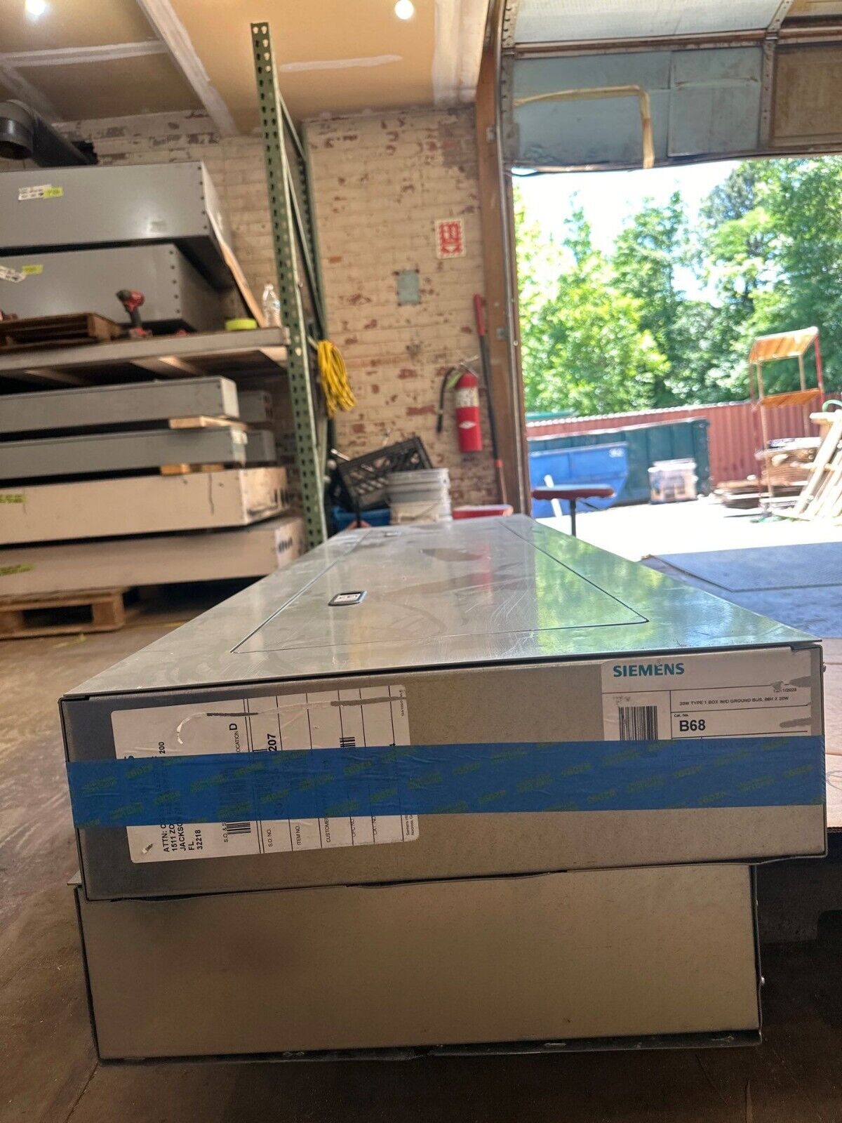 Siemens P1E42ML400ATST P1 Panelboard 400A 480/277V 3PH 4W 42 Cir Indoor Encl MLO P518 Used