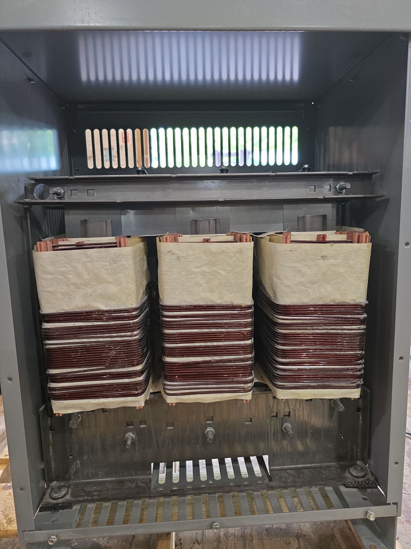 30kVA GE 9T83B3872G03 Transformer 3PH Pri 480V Sec 208/120V Type QL Indoor T271 Used