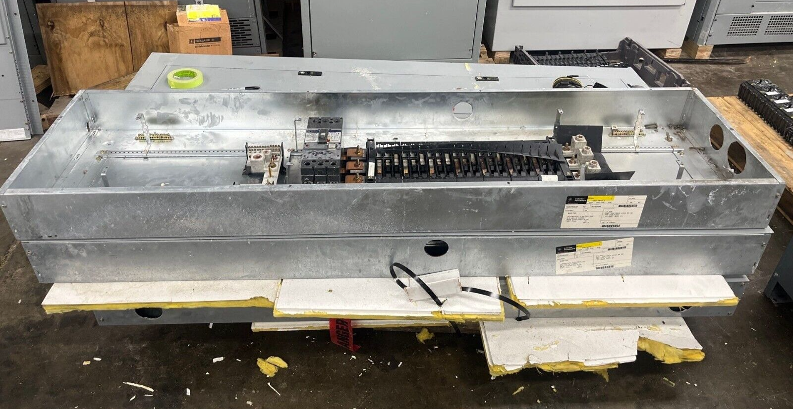 GE AEF3424MBX Panelboard 400A 3PH 480/277V 4W Indoor Encl 42Cir SFHA36AT0250 MLO P584 Used