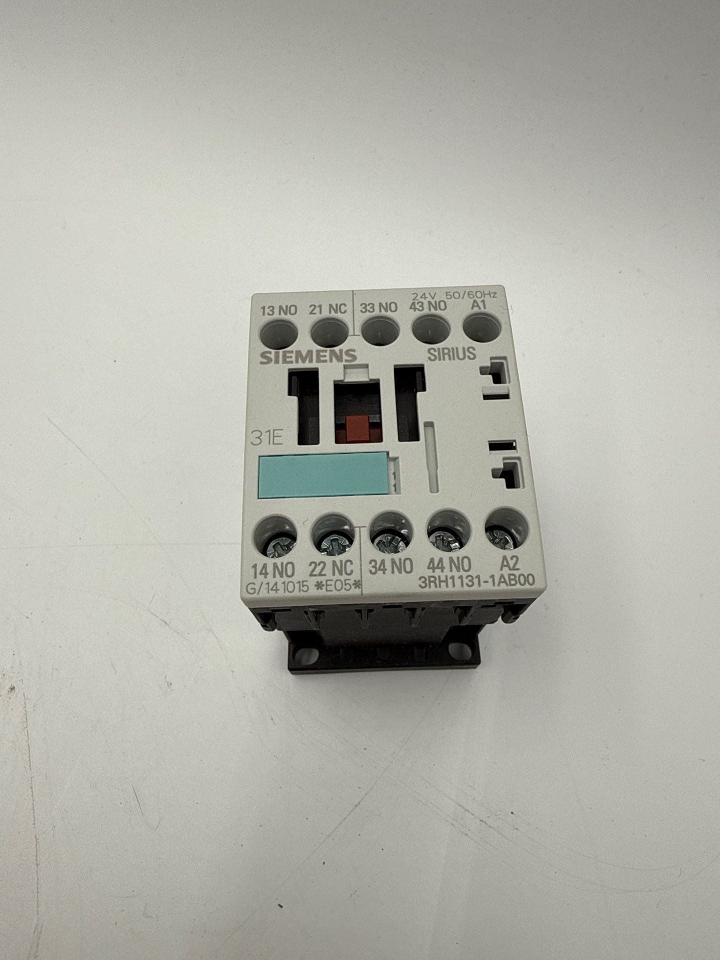 Siemens 3RH1131-1AB00 Control Relay 10A 240V Coil 24V 3NO 1 NC New