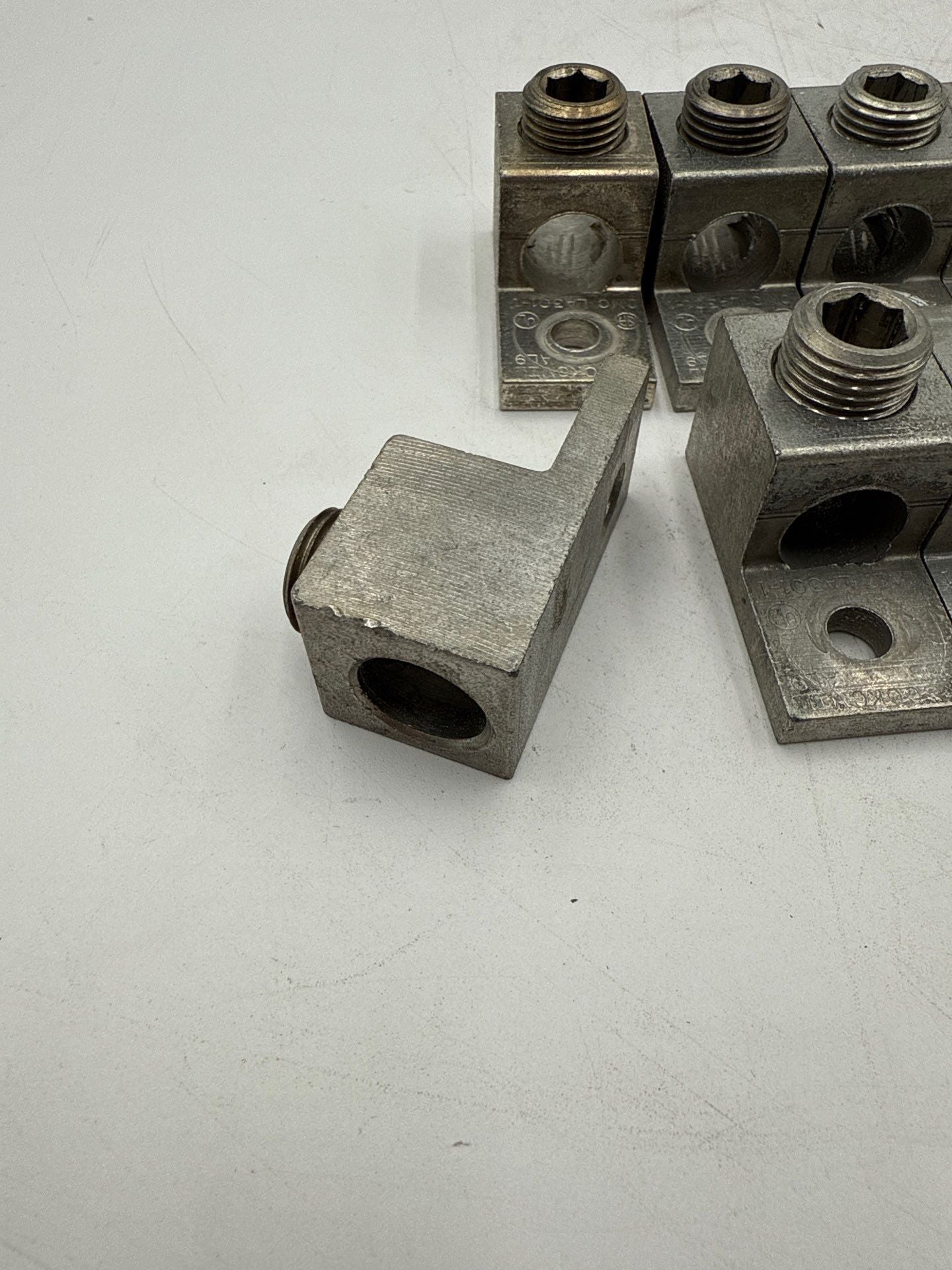 8PC CMC LA301-1 Aluminum Mechanical Lug 6-300 kcmil 1-Hole CU9-AL9 Used