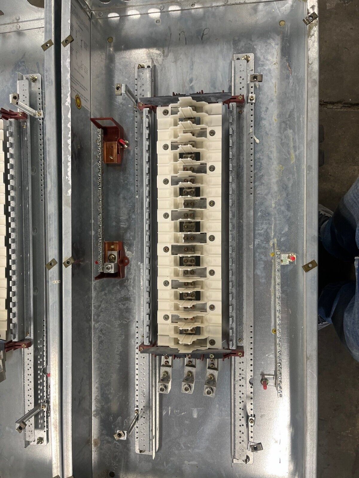 CH PRL2A Panelboard 225A 277/480V 4W 3PH MLO Indoor Enclosure YS2048 42 Circuit P594 Used