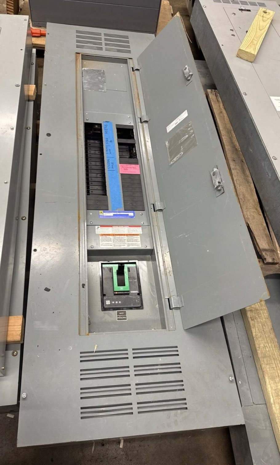 Square D NF Panelboard 600A 480Y/277V 3PH 4W 42 Cir Indoor Encl MCB LGP36600U31X P608 Used