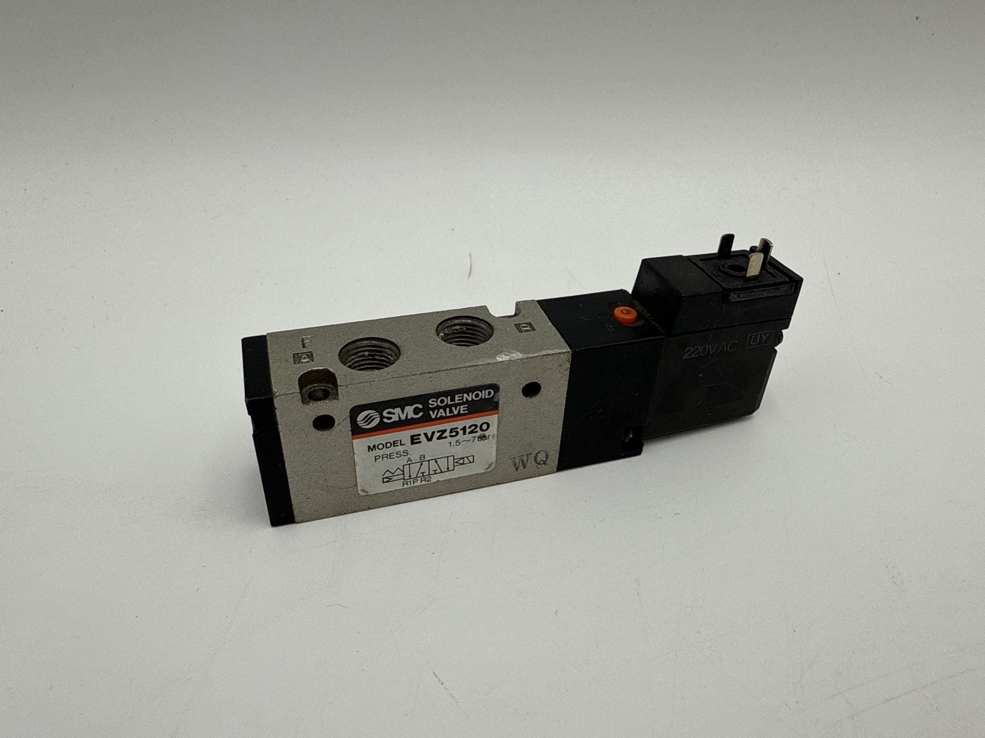 SMC EVZ5120 Solenoid Valve 1.5-7bar 5 Port Used