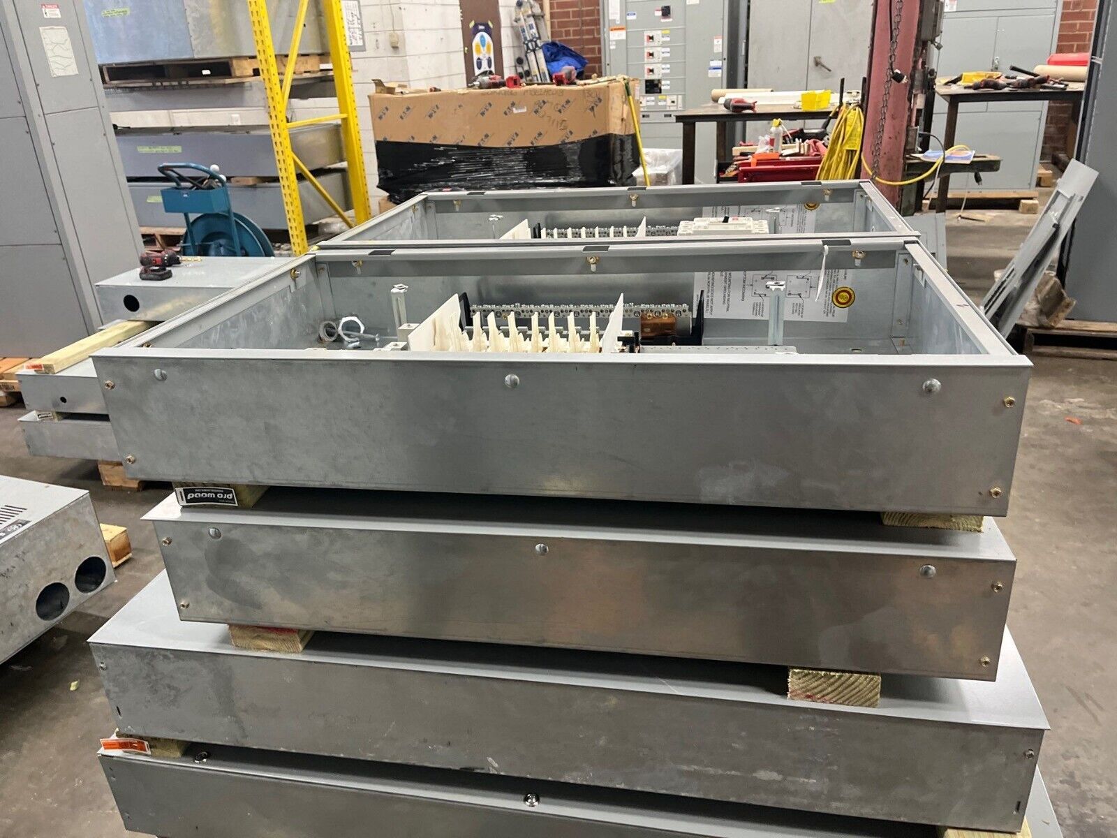 Eaton PRL2A Panelboard 125A 480/277V 3PH 4W Indoor Encl MLO 18 Circuit EZB2036R P598 Used