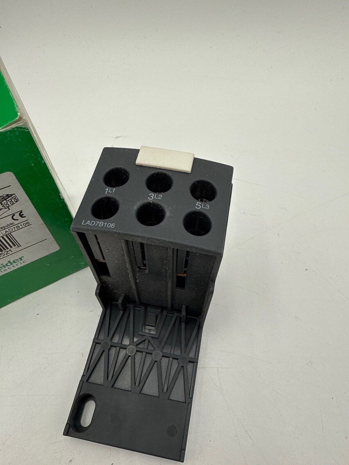 Schneider LAD7B106 New