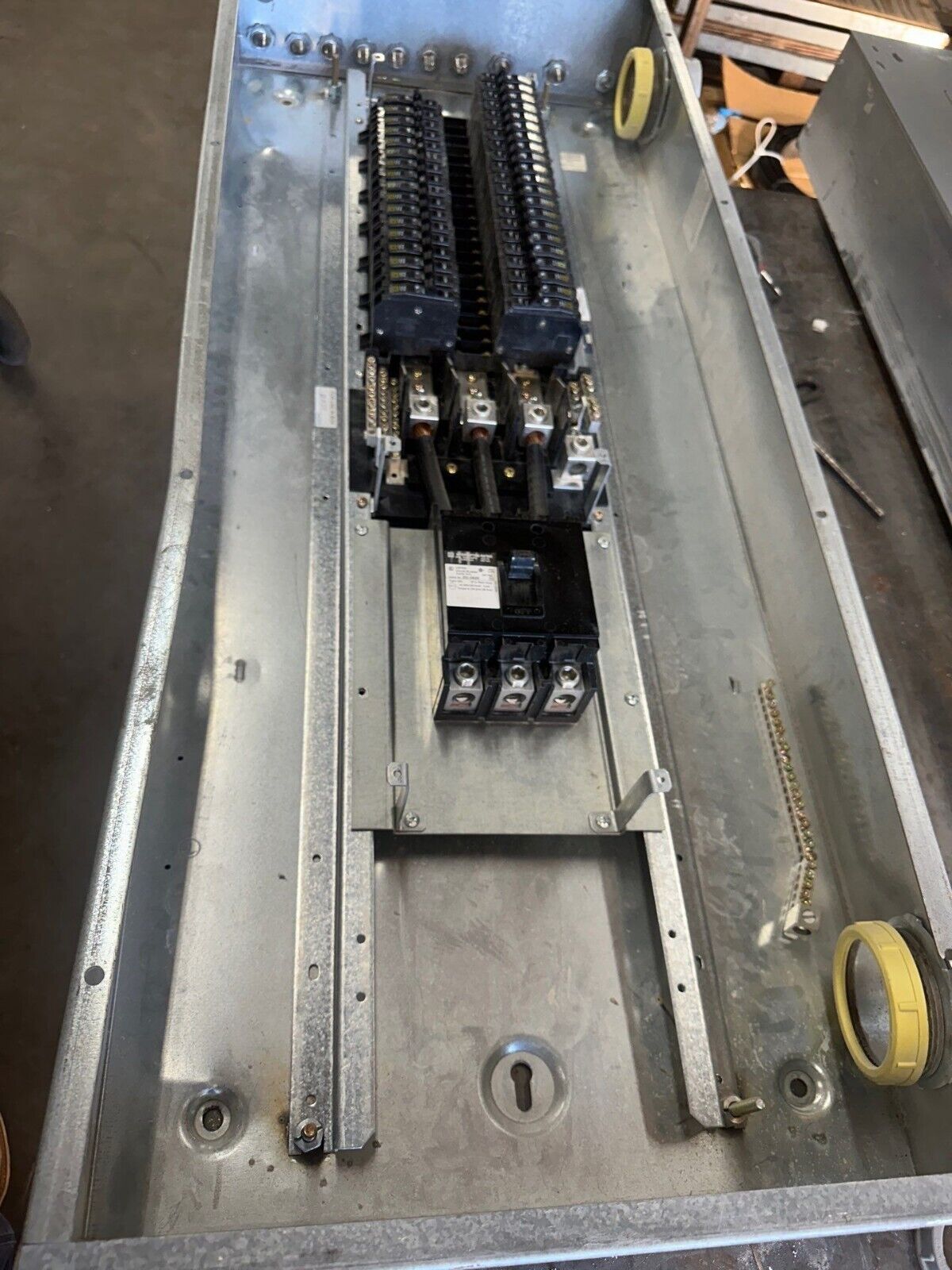 Square D NQOD442M225 Panelboard 225A 208/120V 3PH MCB Indoor Encl 42 Cir Q2L3200 P369 Used