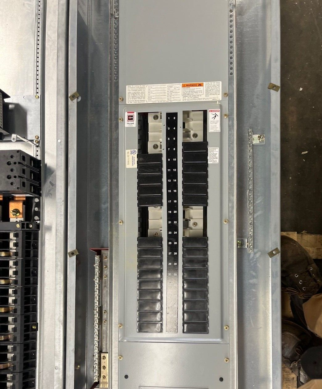 Cutler Hammer PRL2A Panelboard 400A 277/480V 3PH 4W Indoor Encl MLO 42 Circuit P587 Used