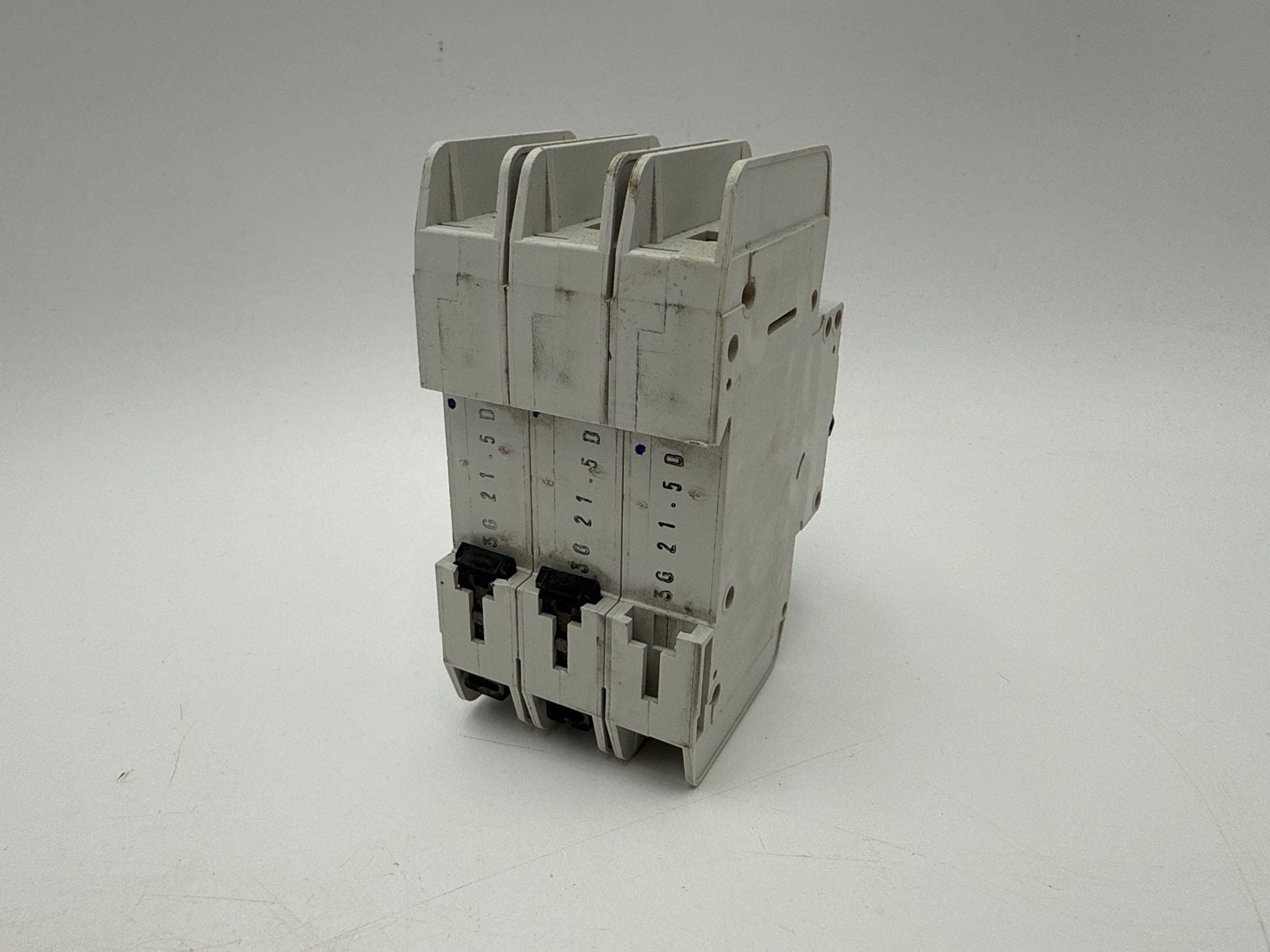 Eaton FAZ-D1.5/3-NA Circuit Breaker 1.5A 3P 480/277V DIN Rail Mount Used