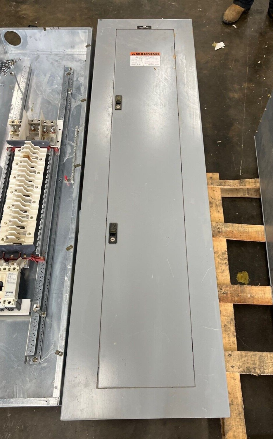 GE AEF3424MBX Panelboard 400A 3PH 480/277V 4W Indoor Encl MLO 42Cir SFHA36AT0250 P585 Used