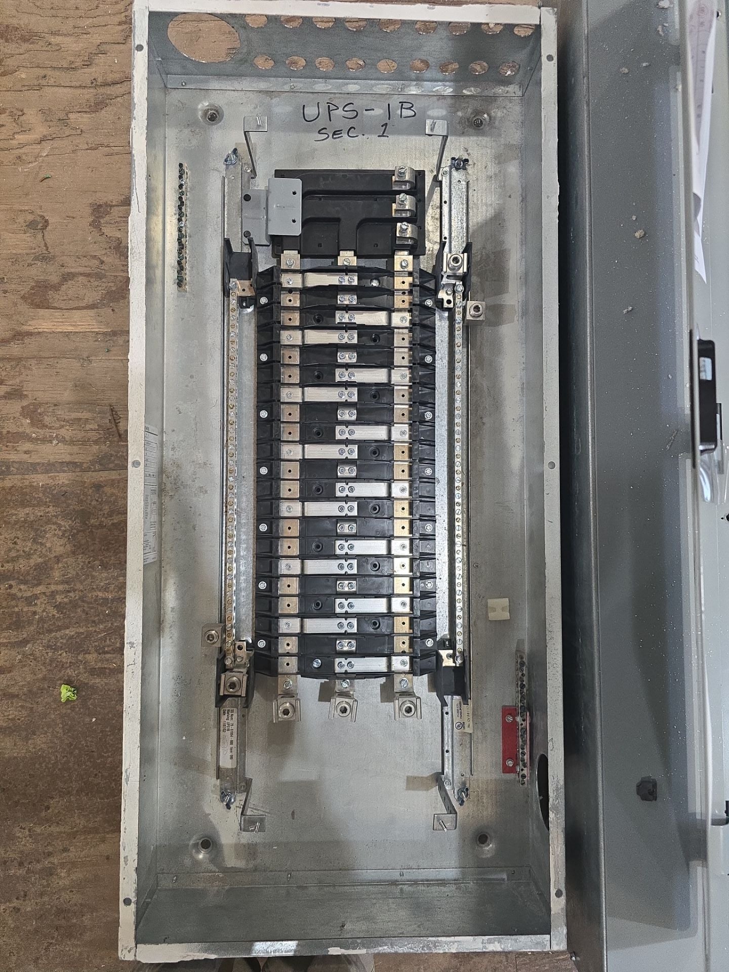 Siemens P1 P1C42QH225ATF Panelboard 225A 208/120V 3PH 4W 225 Amp Panel 42Cir MCB Used
