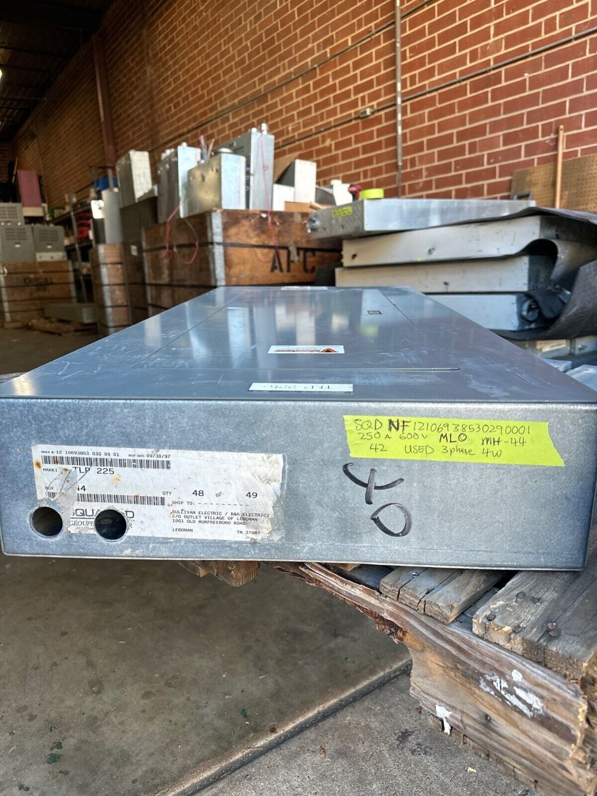 Square D NF Panelboard 250A 600Y/347V 240V 3PH 4W 42 Cir Box MH44 Indoor P318 Used