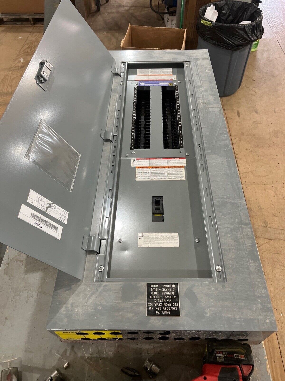 Square D NQOD442L2C Panelboard 225A 240V 3PH 4W 42 Cir Indoor Encl MCB QBL32200 P634 Used