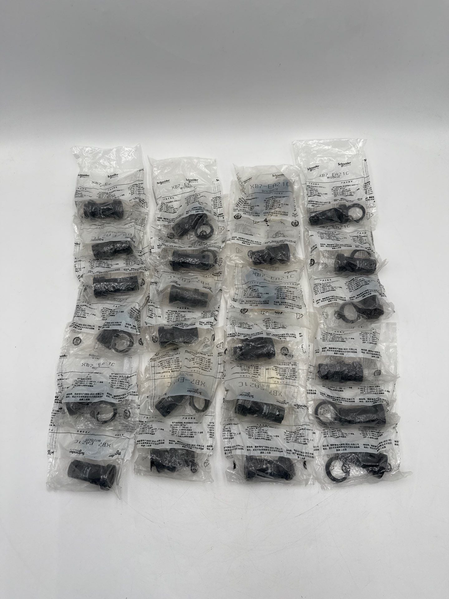 Schneider XB7 EA21C Pushbutton Switch 22mm Control Button Black 24PC New