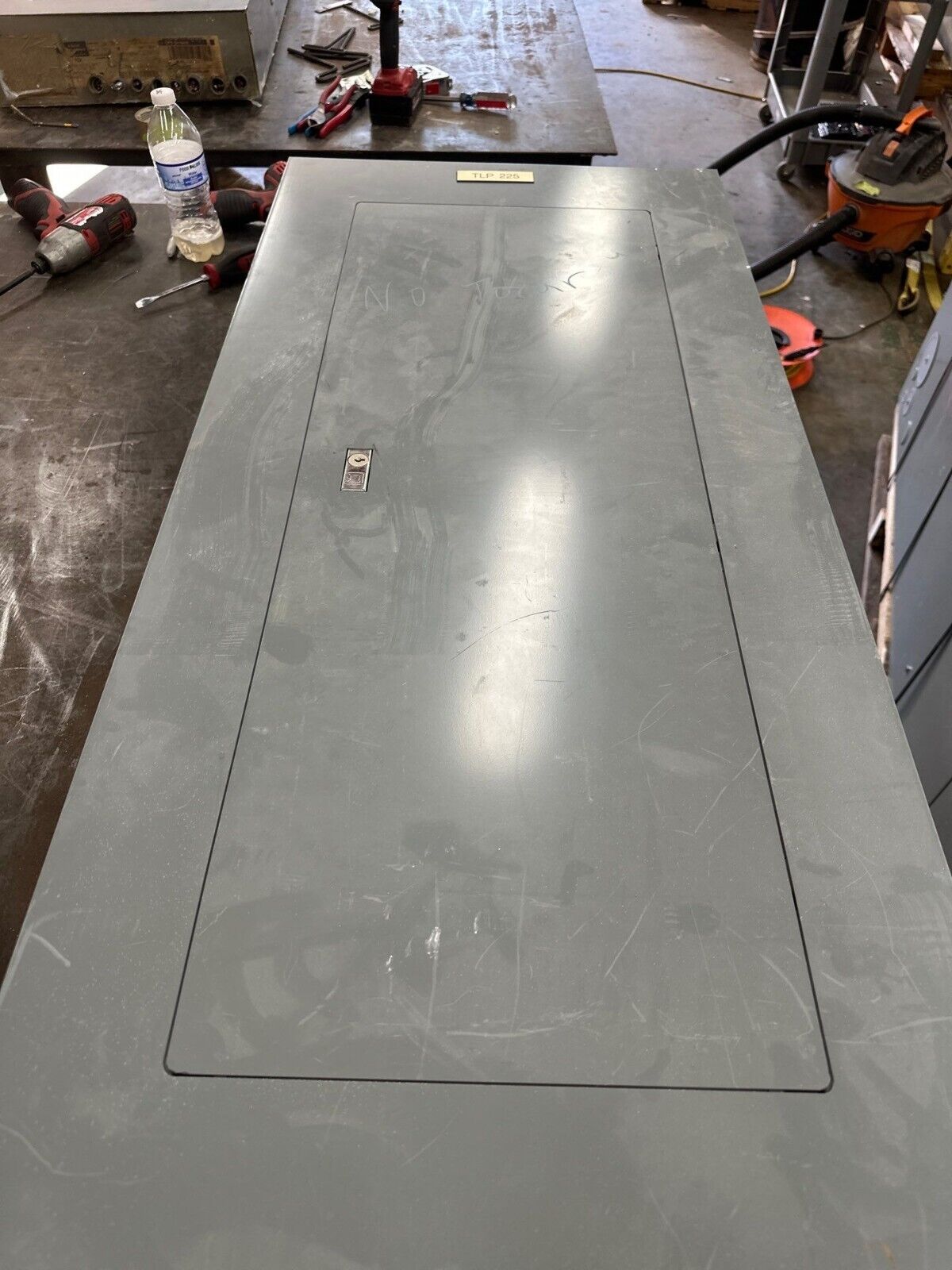 Square D NF Panelboard 250A 600V 3PH 4W MLO 42 Cir Main Lug Panel Indoor NEMA 1 P386 Used