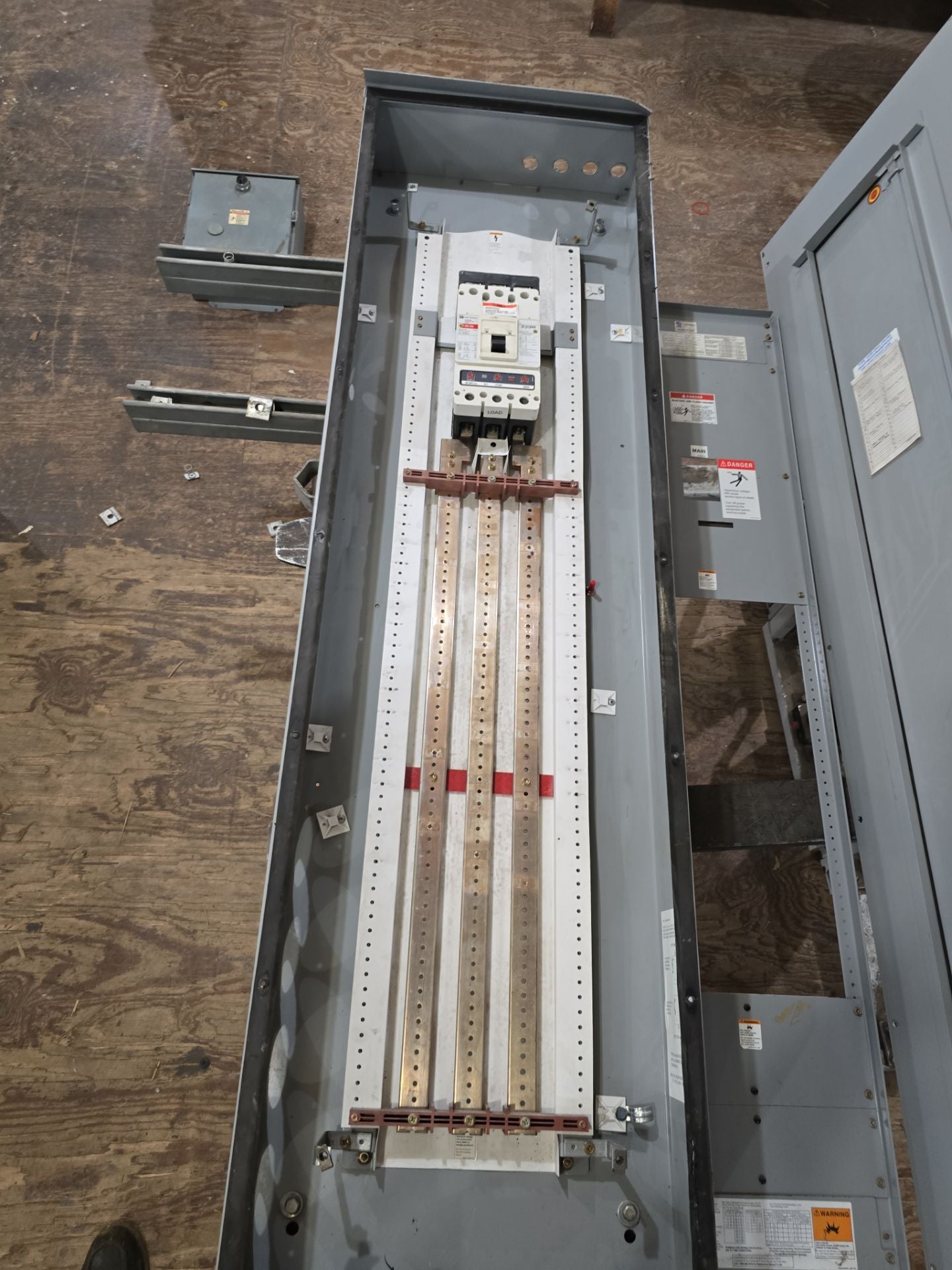 Eaton PRL3A Pow-R-Line Panelboard 400A 480V 3PH 3W MCB HKD 400 Amp Panel 3R Encl Used