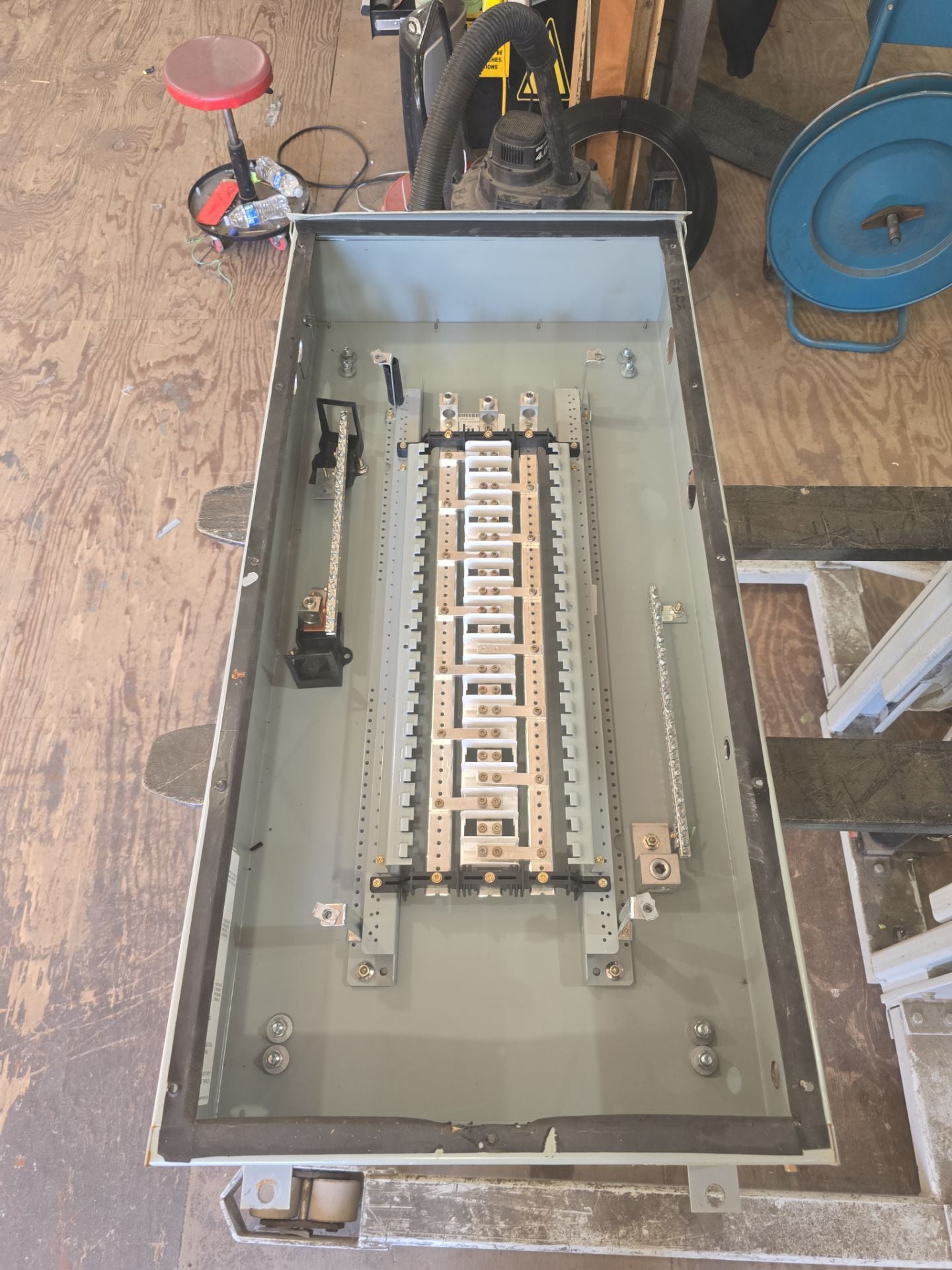 Eaton PRL1A Panelboard 225A 208Y/120V 3PH 4W 42 Space 3R Encl MLO Outdoor Used