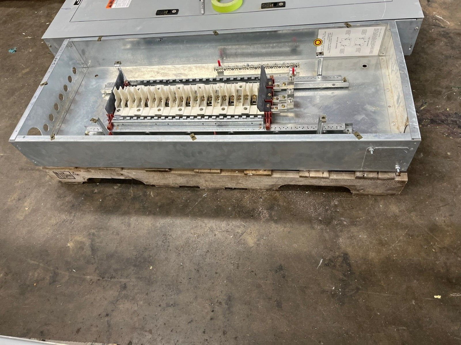 Eaton PRL2A Panelboard 225A 277/480V 3PH 4W Indoor Encl 42 Circuit MLO YS2048 P601 Used