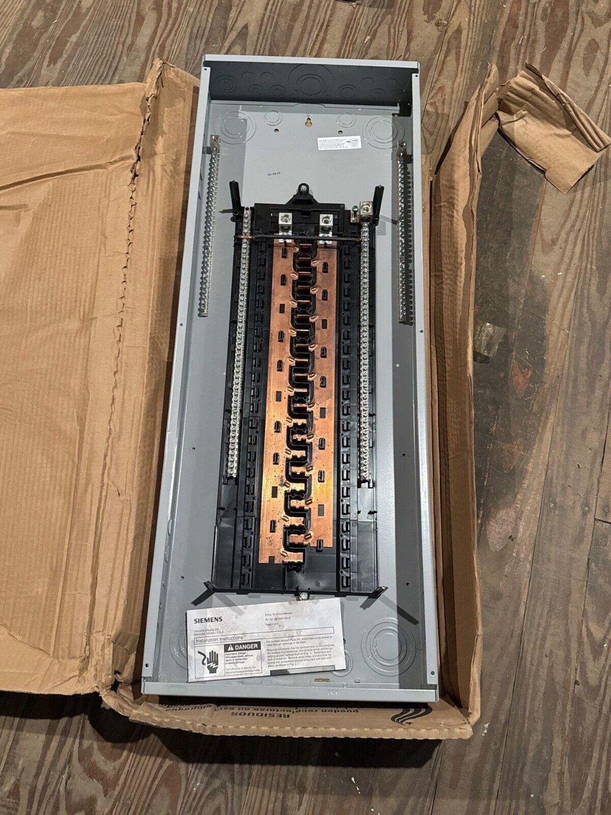 Siemens P4260L1225CU Main Lug Load Center 225A 120/240V 1PH 3W 42 Space NOS P660-NS New