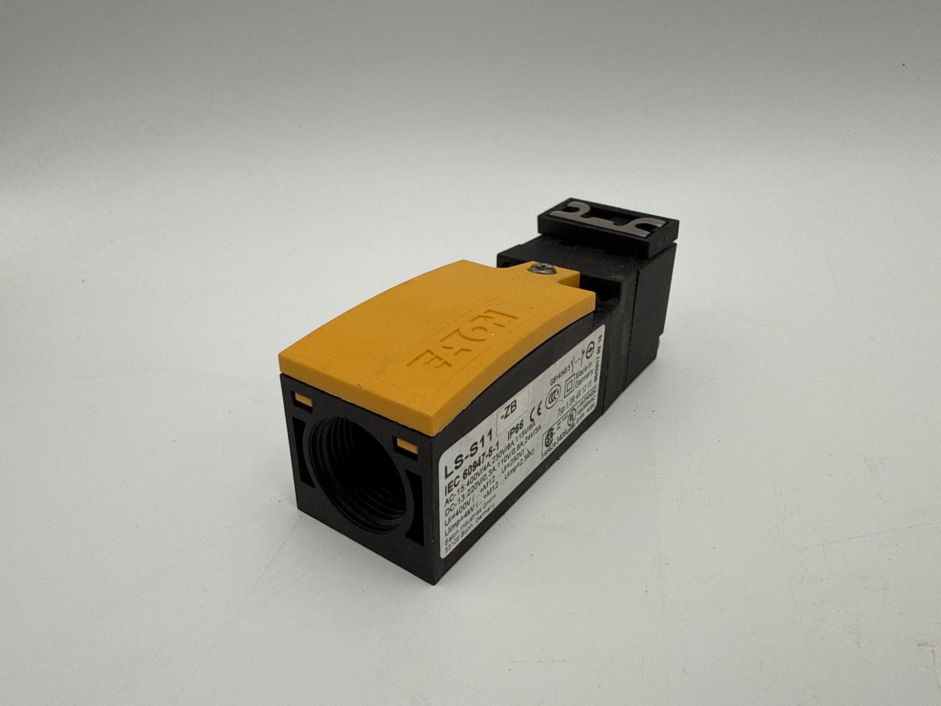 Eaton LS-S11-ZB Safety Interlock Switch 10A 415VAC 220VDC New