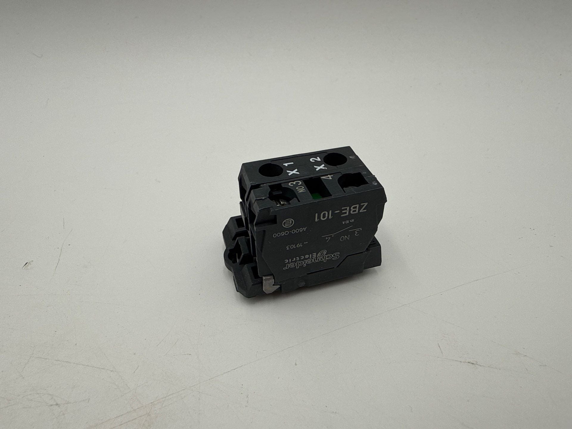 Schneider ZB5 AW061 Light Block With Body Fixing Collar Harmony XB5 New