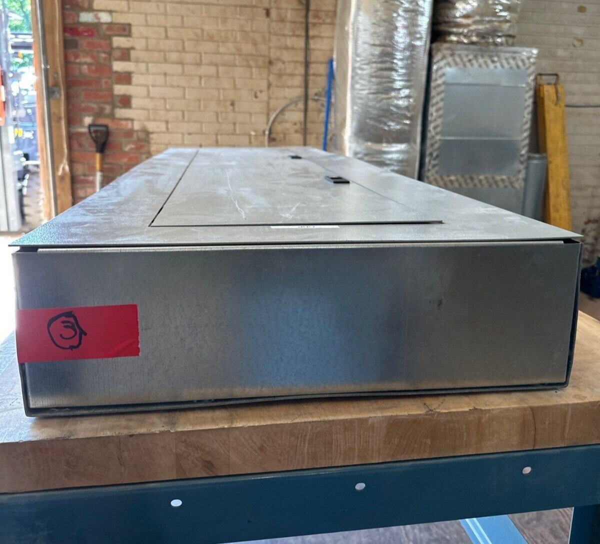 GE AEF3424MBX Panelboard 400A 480/277V 3PH 4W 42 Circuit Indoor Encl AB64B MCB P517 Used