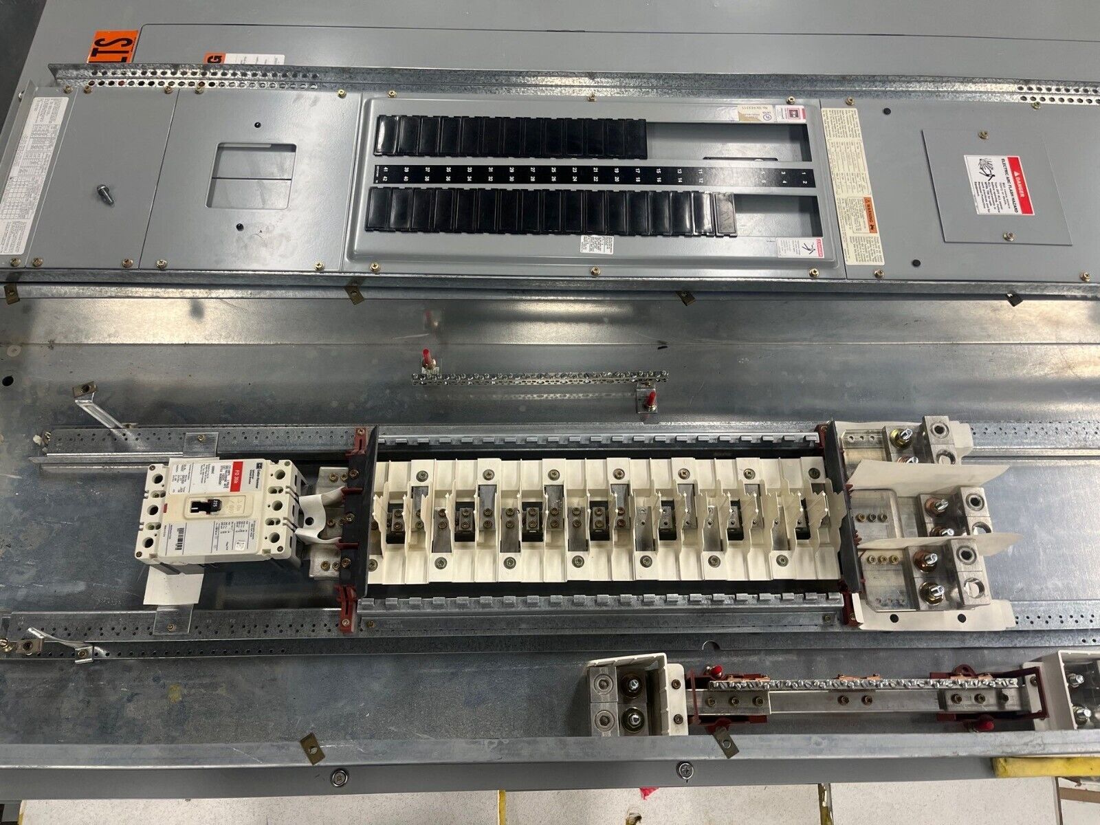 Cutler Hammer PRL2A Panelboard 400A 277/480V 3PH 4W 42Cir Indoor Encl MLO FD3225 P575 Used